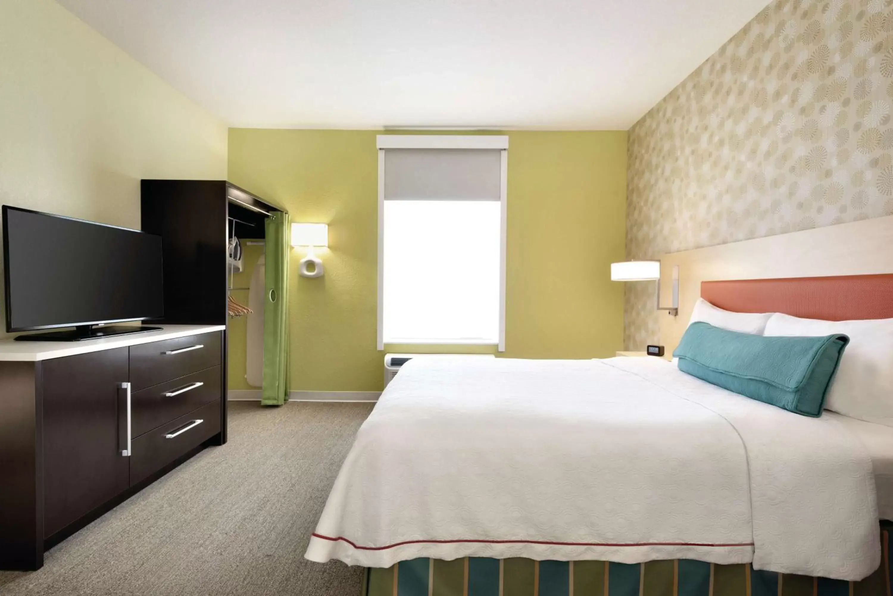 Bedroom, Bed in Home2 Suites by Hilton Cleveland Independence