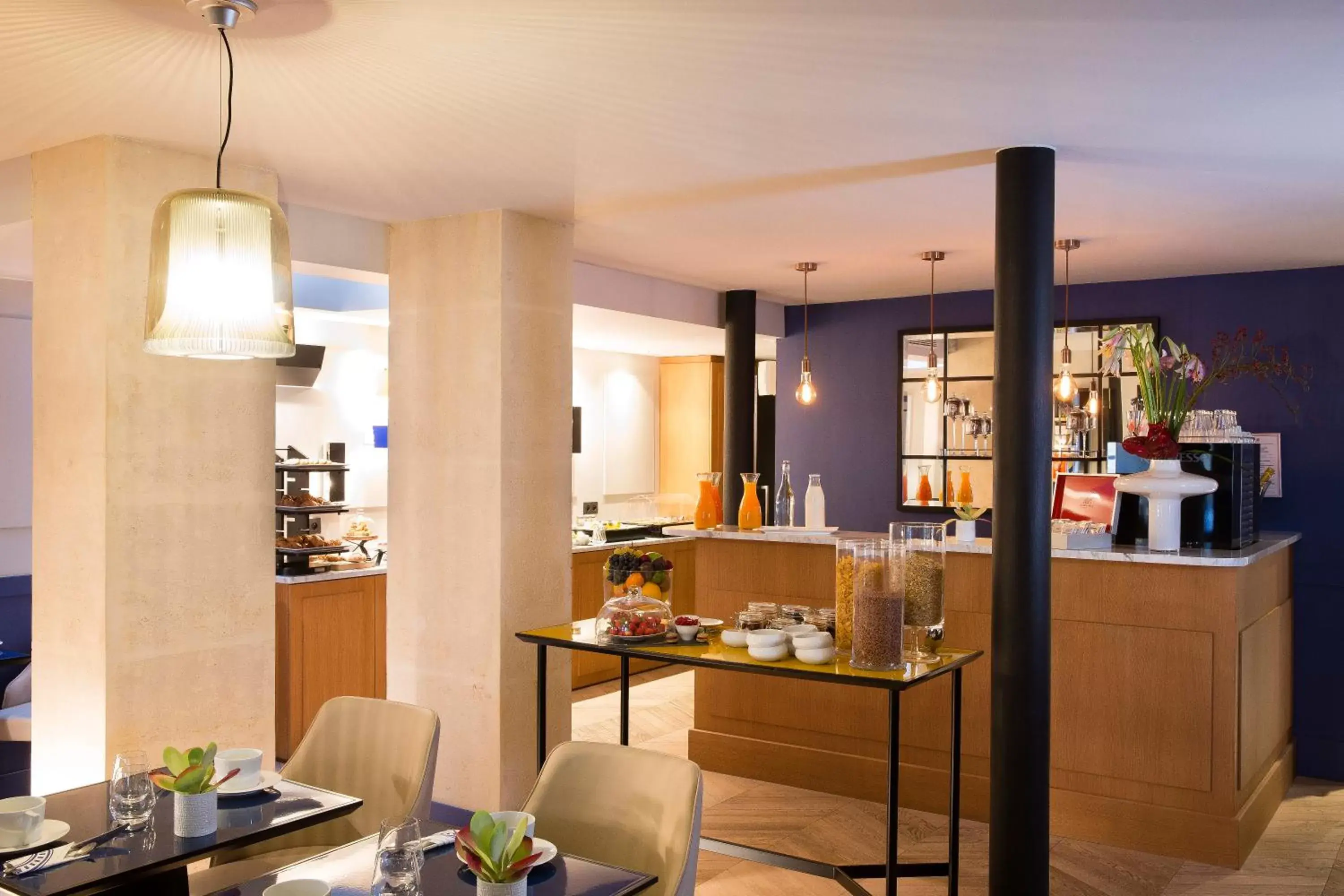 Continental breakfast, Restaurant/Places to Eat in Les Matins de Paris & Spa