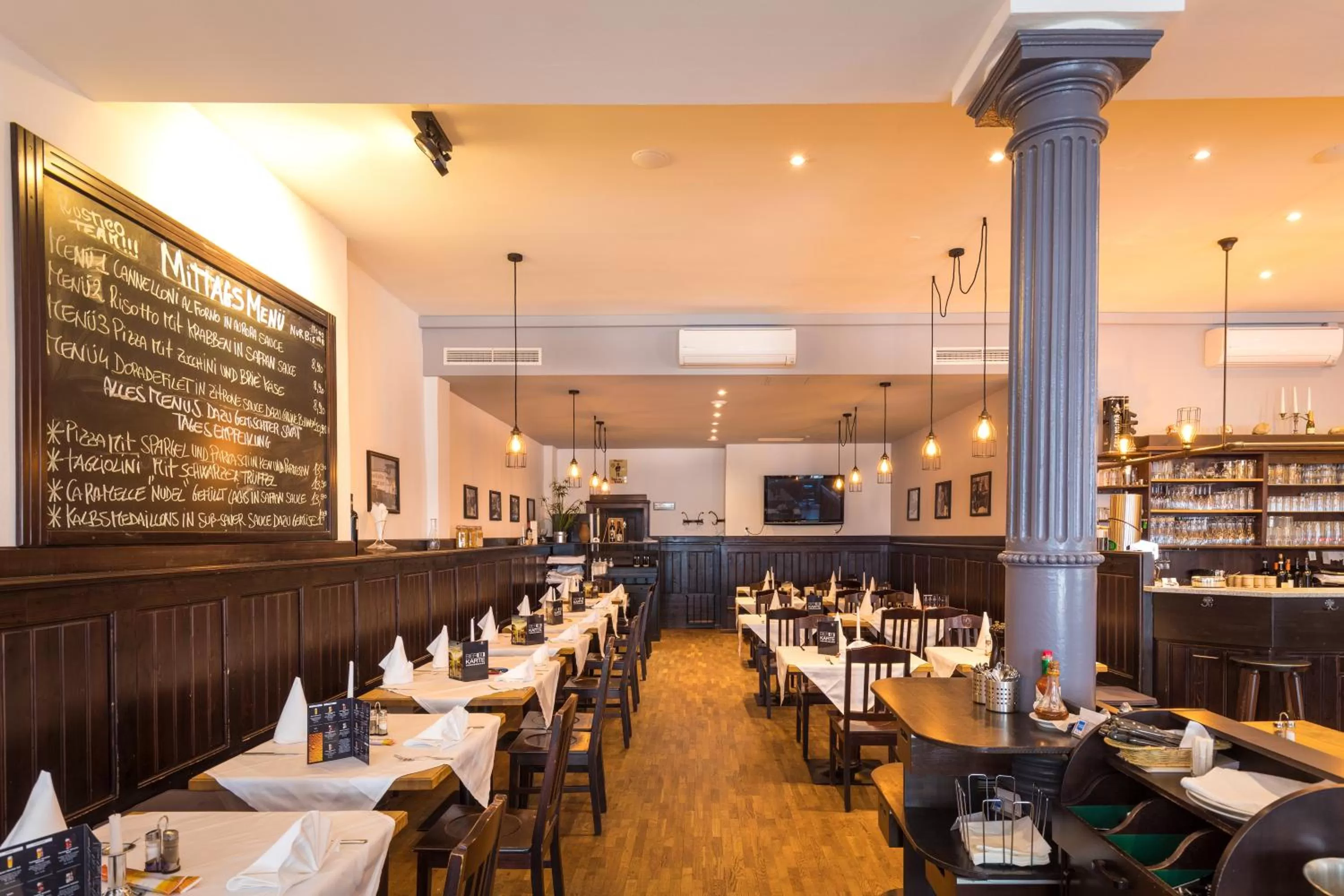 Restaurant/places to eat in Downtown Vi Vadi Hotel