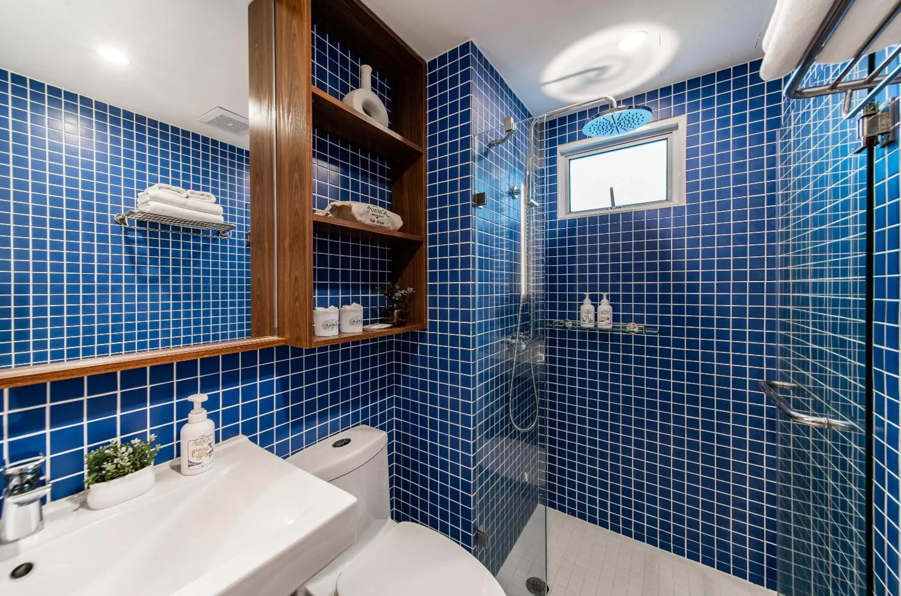 Shower, Bathroom in Hotel Amber Sukhumvit 85