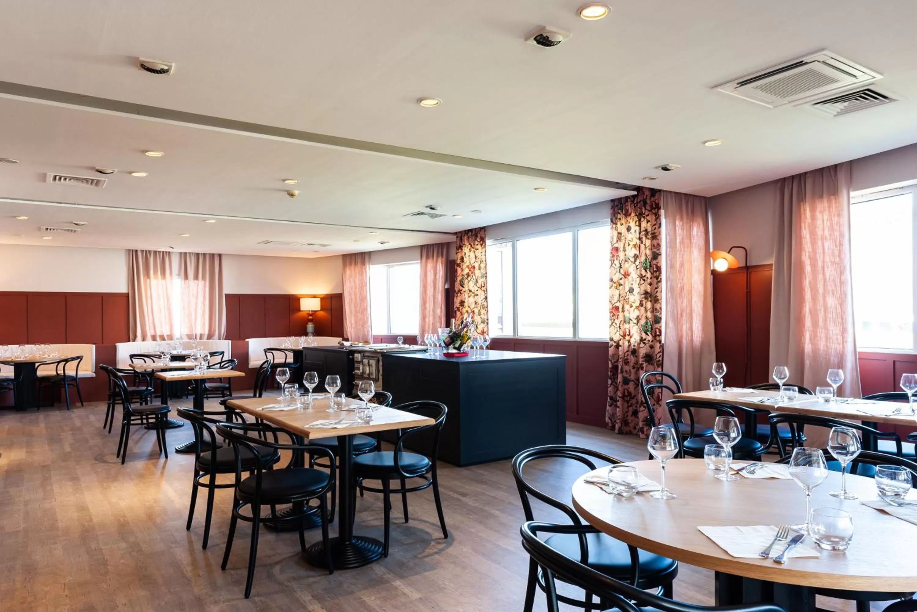 Restaurant/places to eat in Kyriad Nuits Saint Georges Dijon Sud