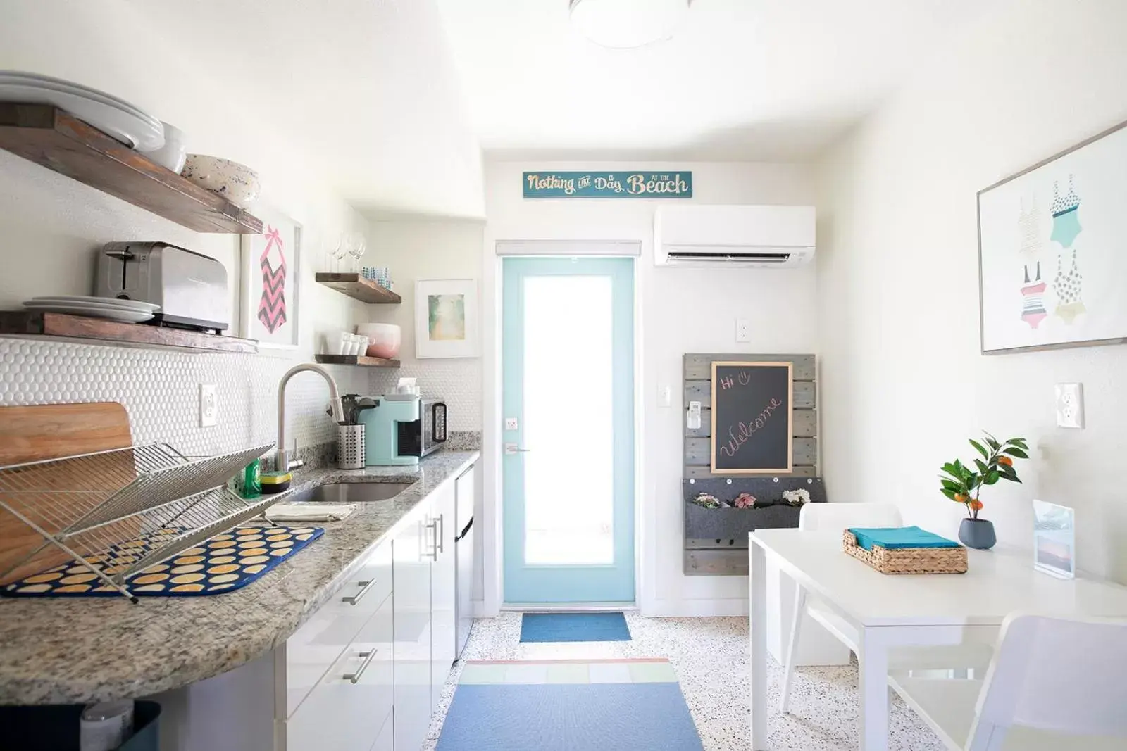 Kitchen/Kitchenette in Casa Limonada Boutique Motel