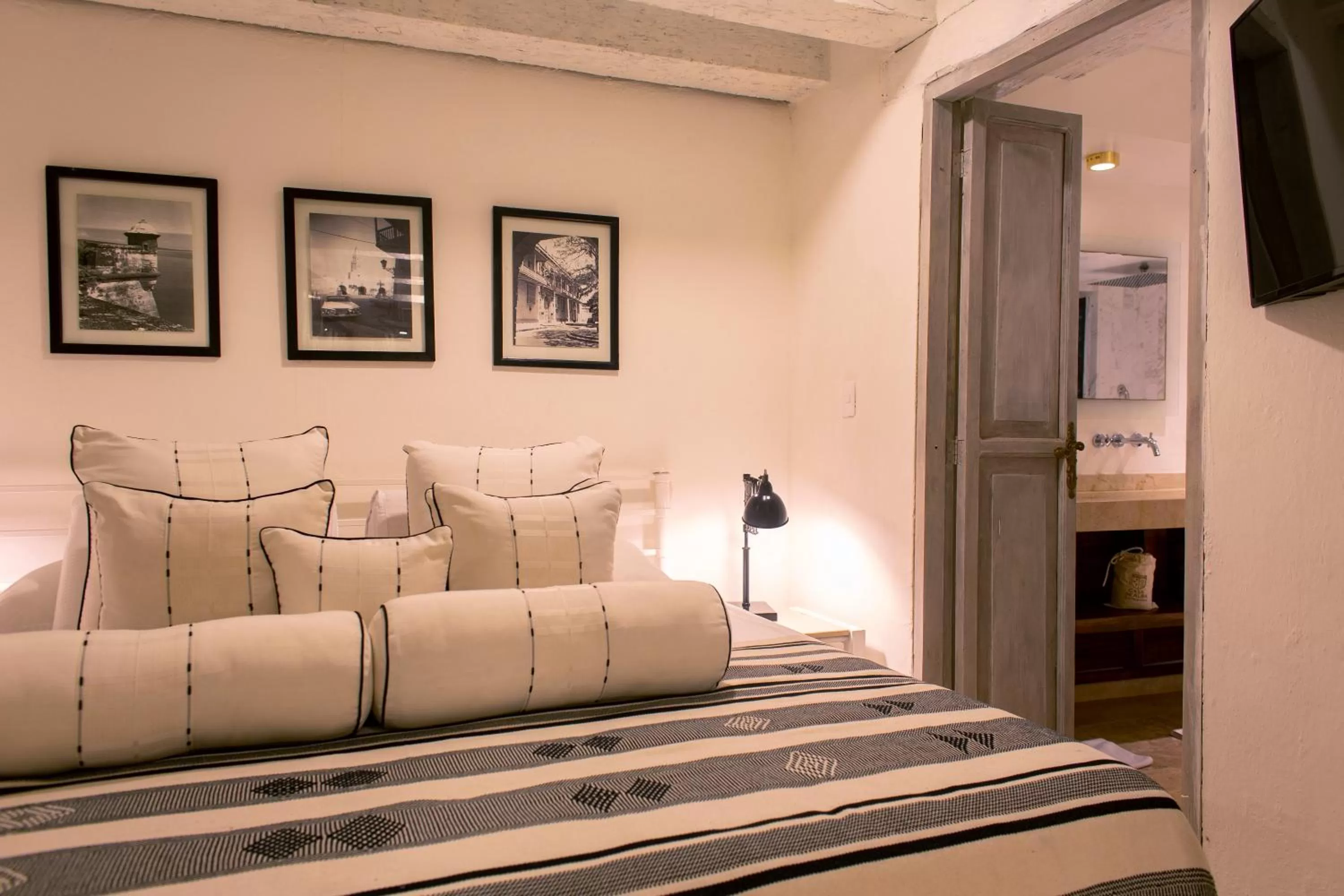 King Suite with Pool View in Leones de Alba Hotel Boutique