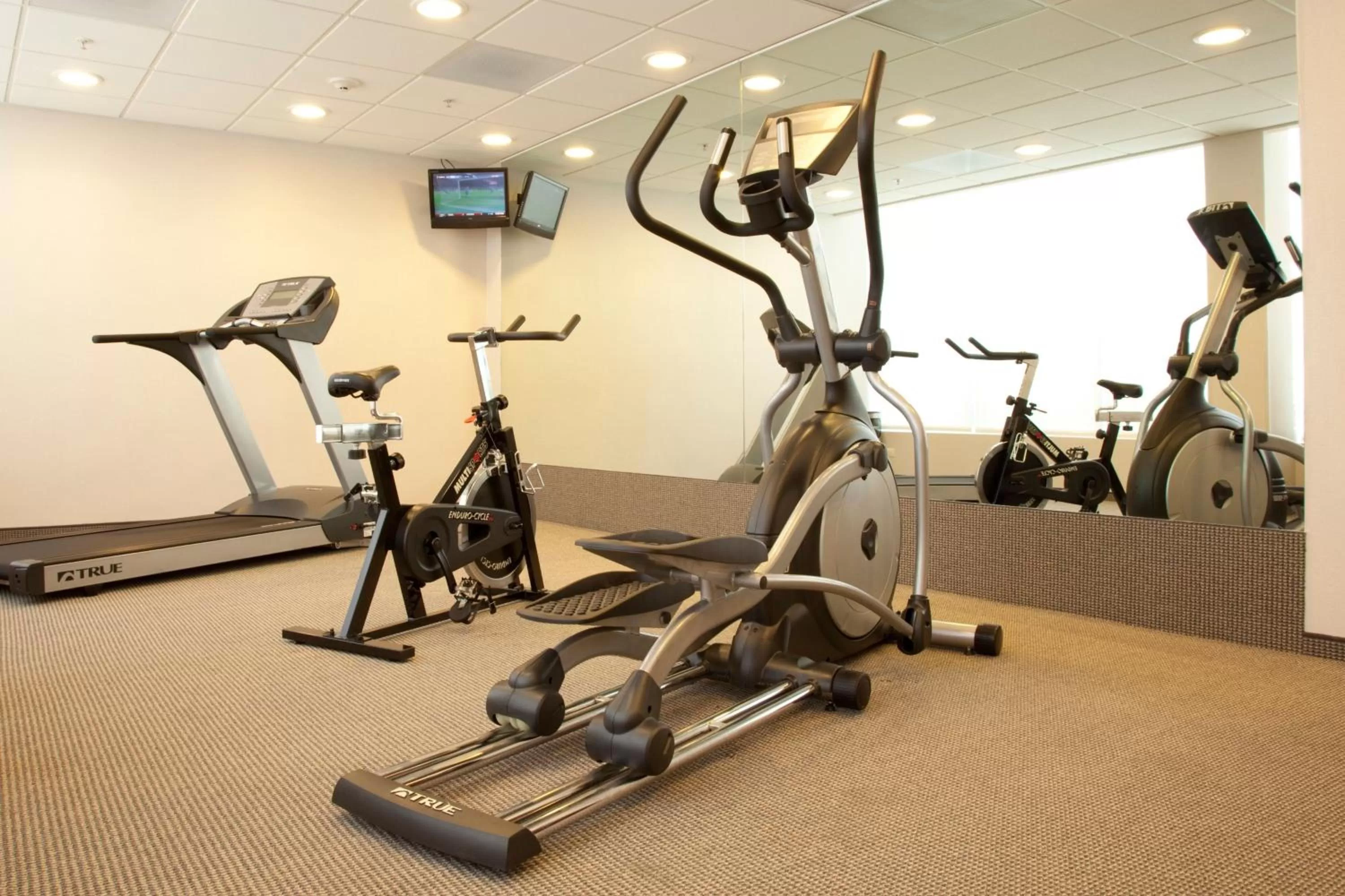 Fitness centre/facilities in City Express by Marriott Suites Toluca