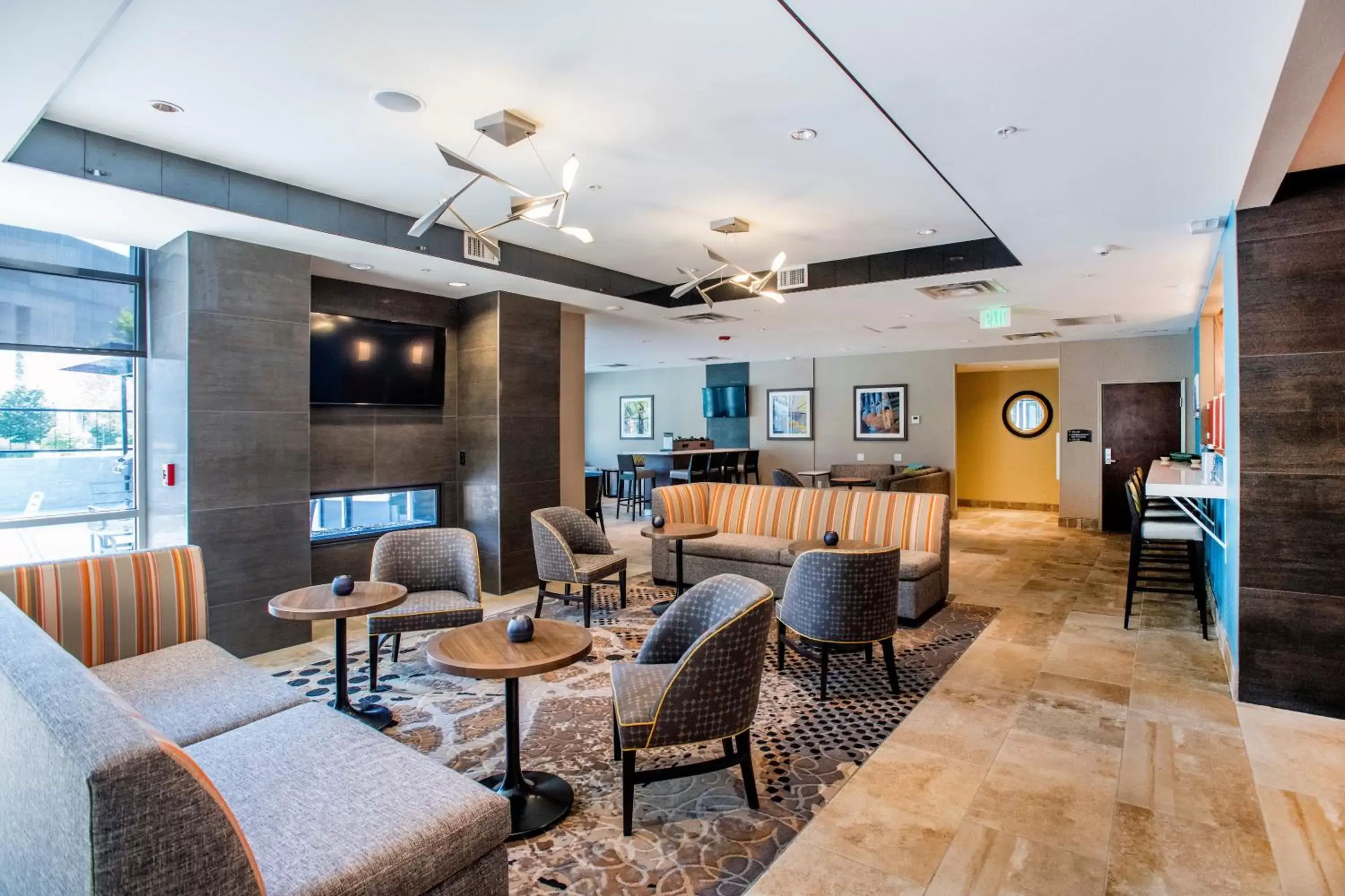 Lobby or reception, Lounge/Bar in Staybridge Suites Denver Downtown, an IHG Hotel