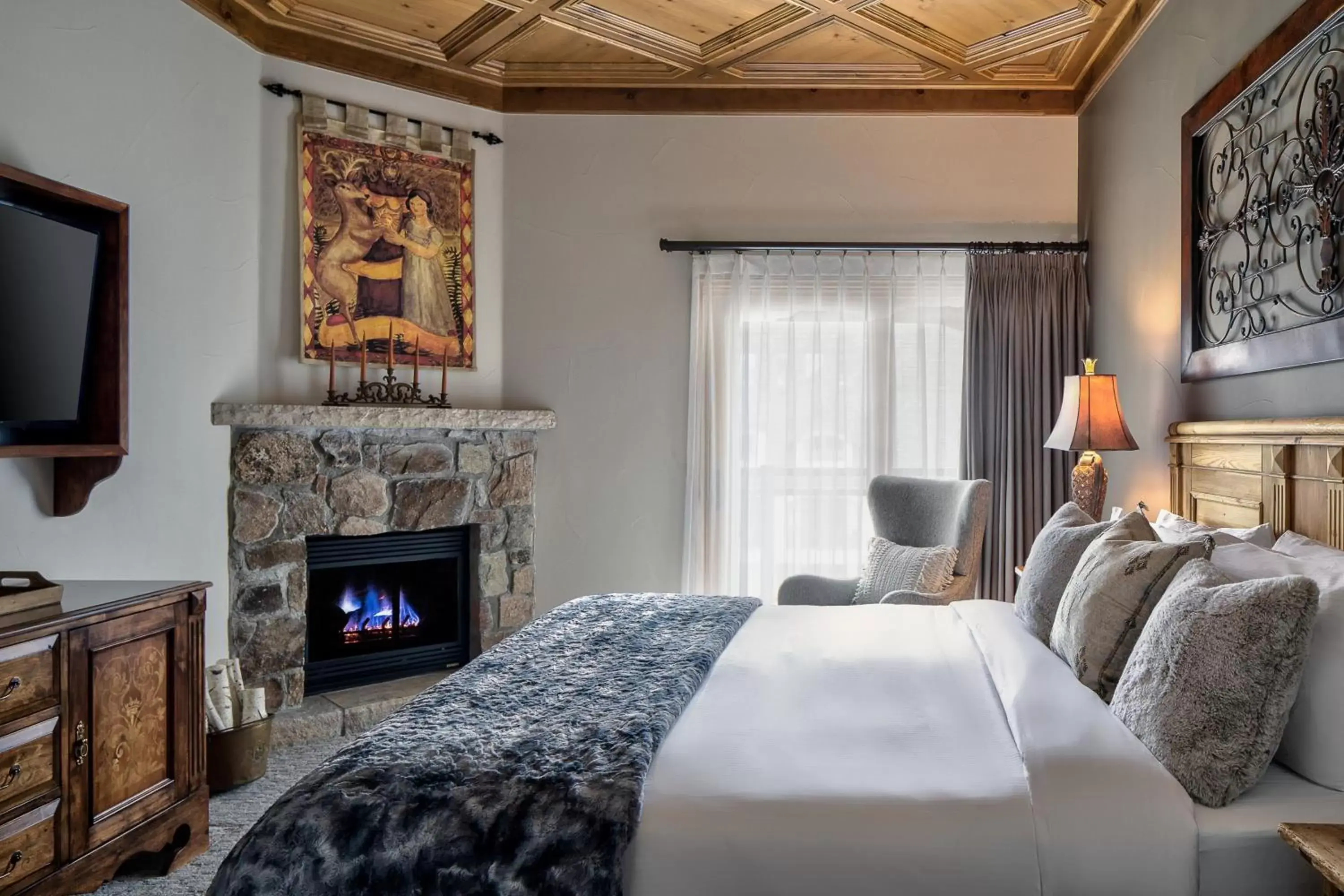 Bedroom, Bed in The Hythe, a Luxury Collection Resort, Vail