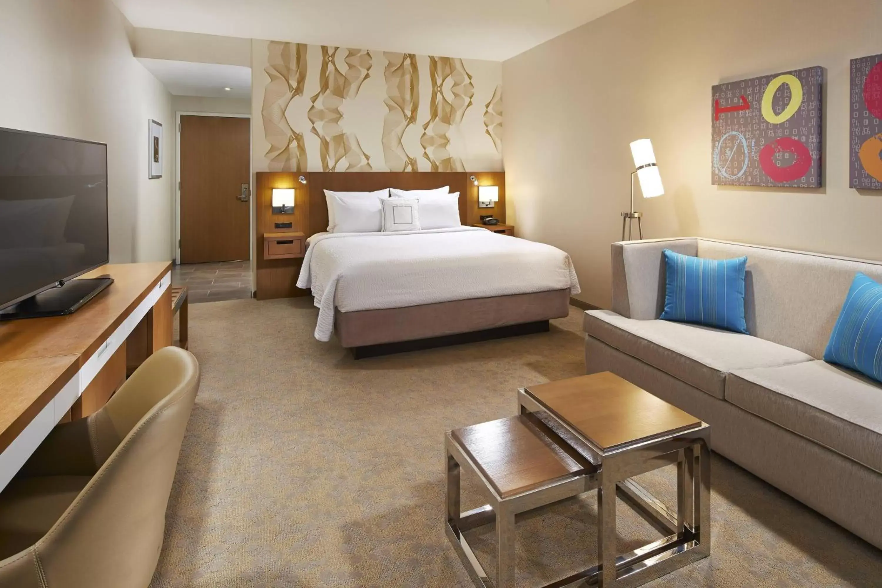 Photo of the whole room, Bed in Courtyard by Marriott Sunnyvale Mountain View