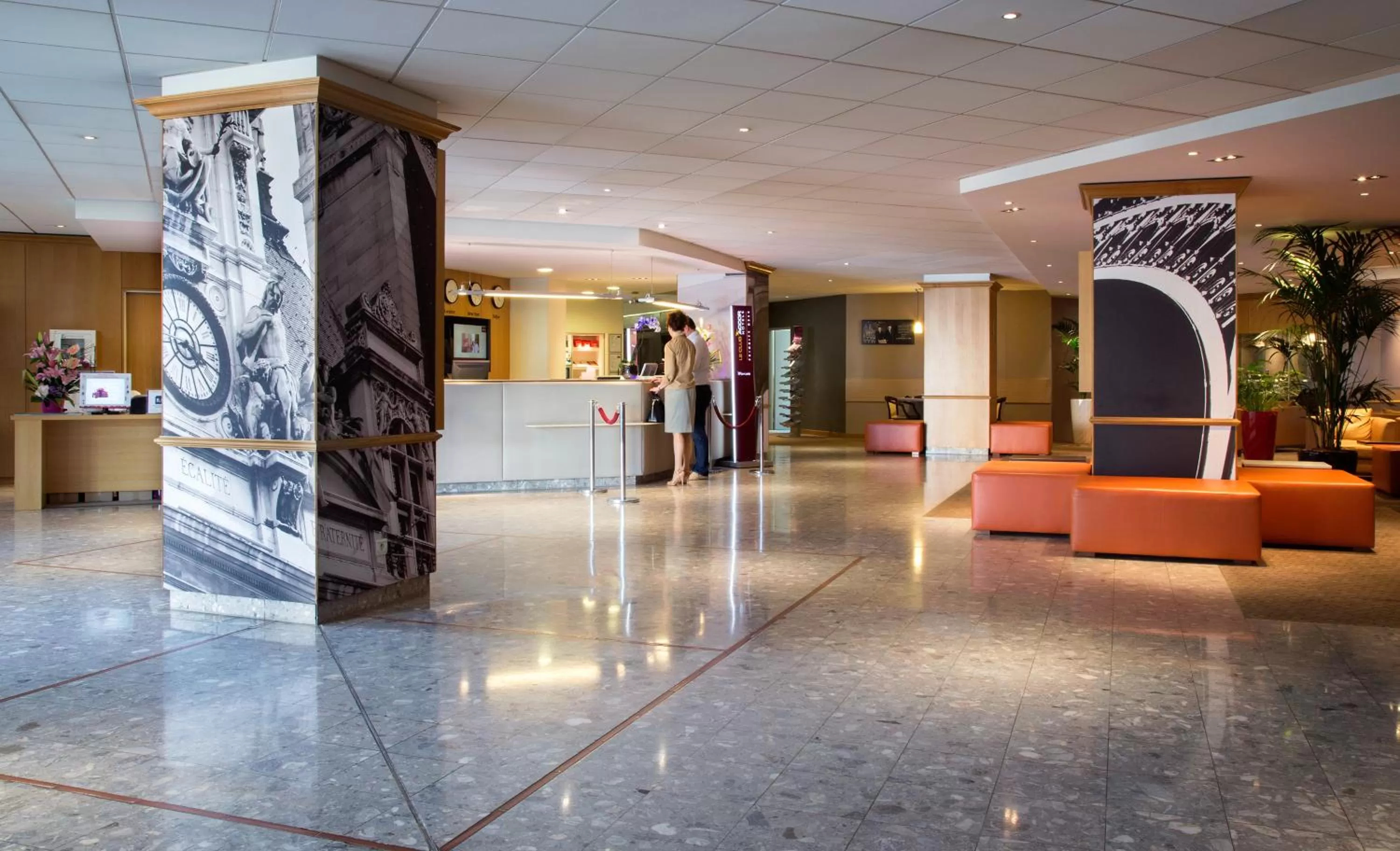 Lobby or reception in Mercure Paris Roissy CDG