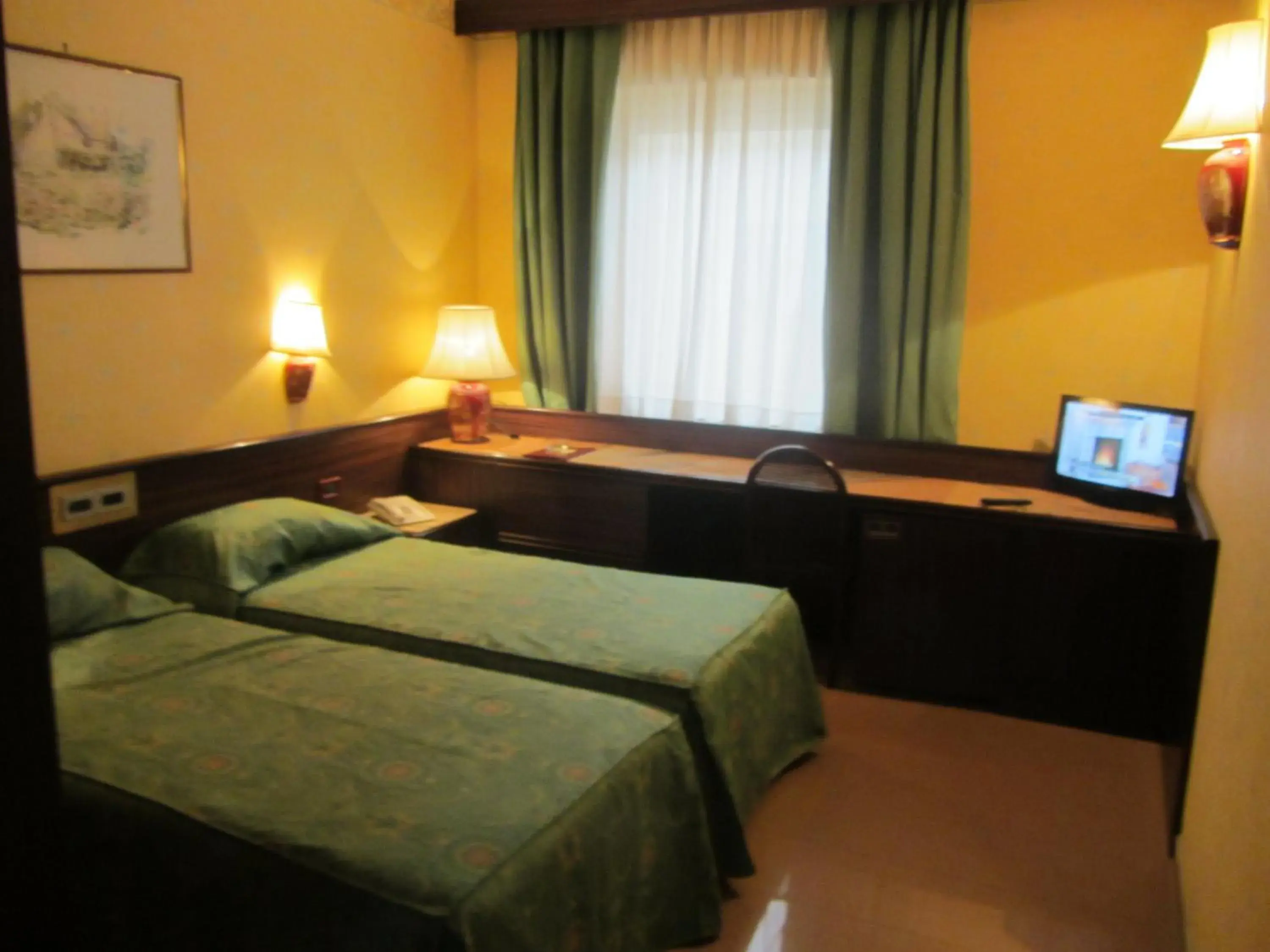 Photo of the whole room, Bed in Hotel Leonardo Da Vinci