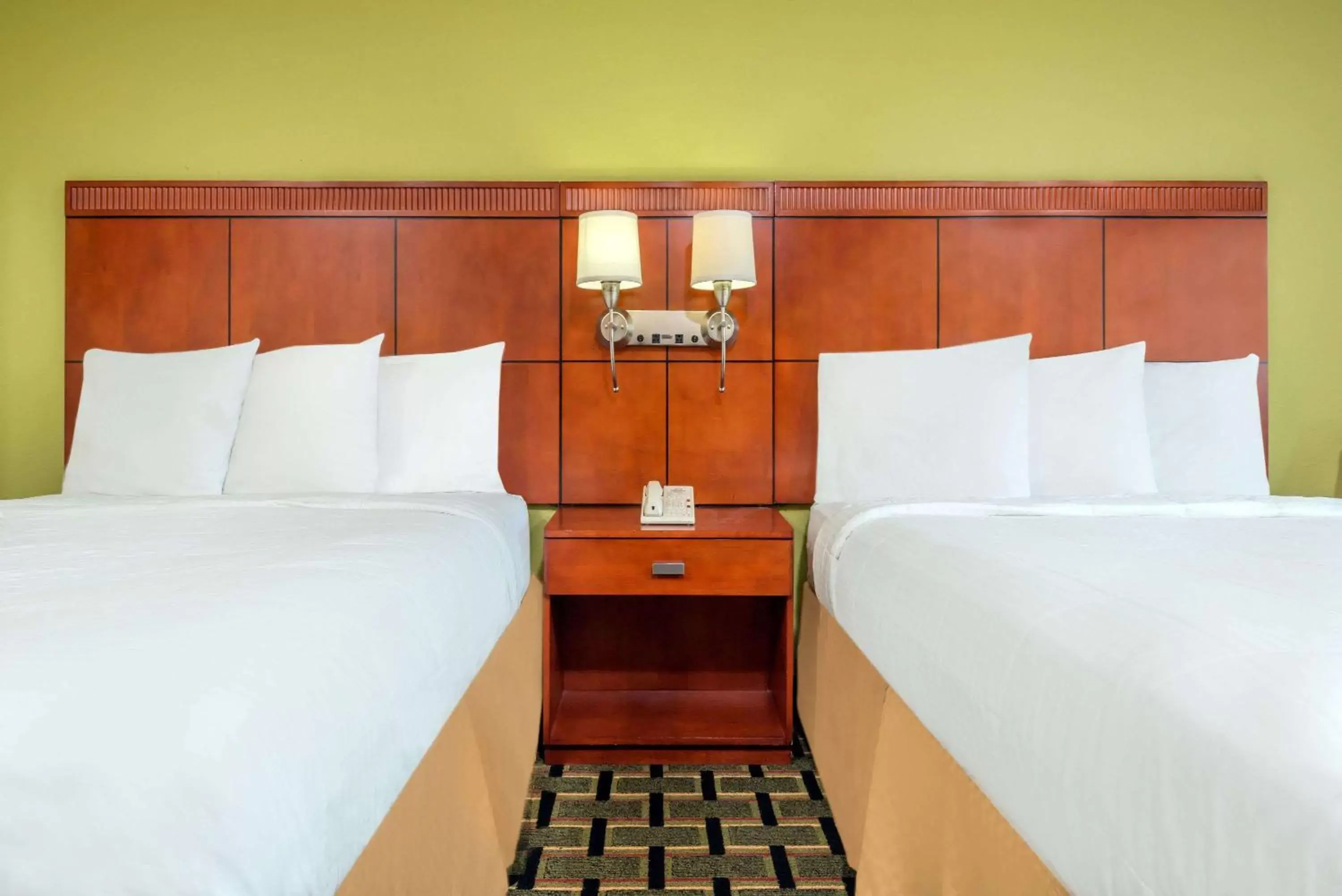 Photo of the whole room, Bed in Days Inn by Wyndham Knoxville East