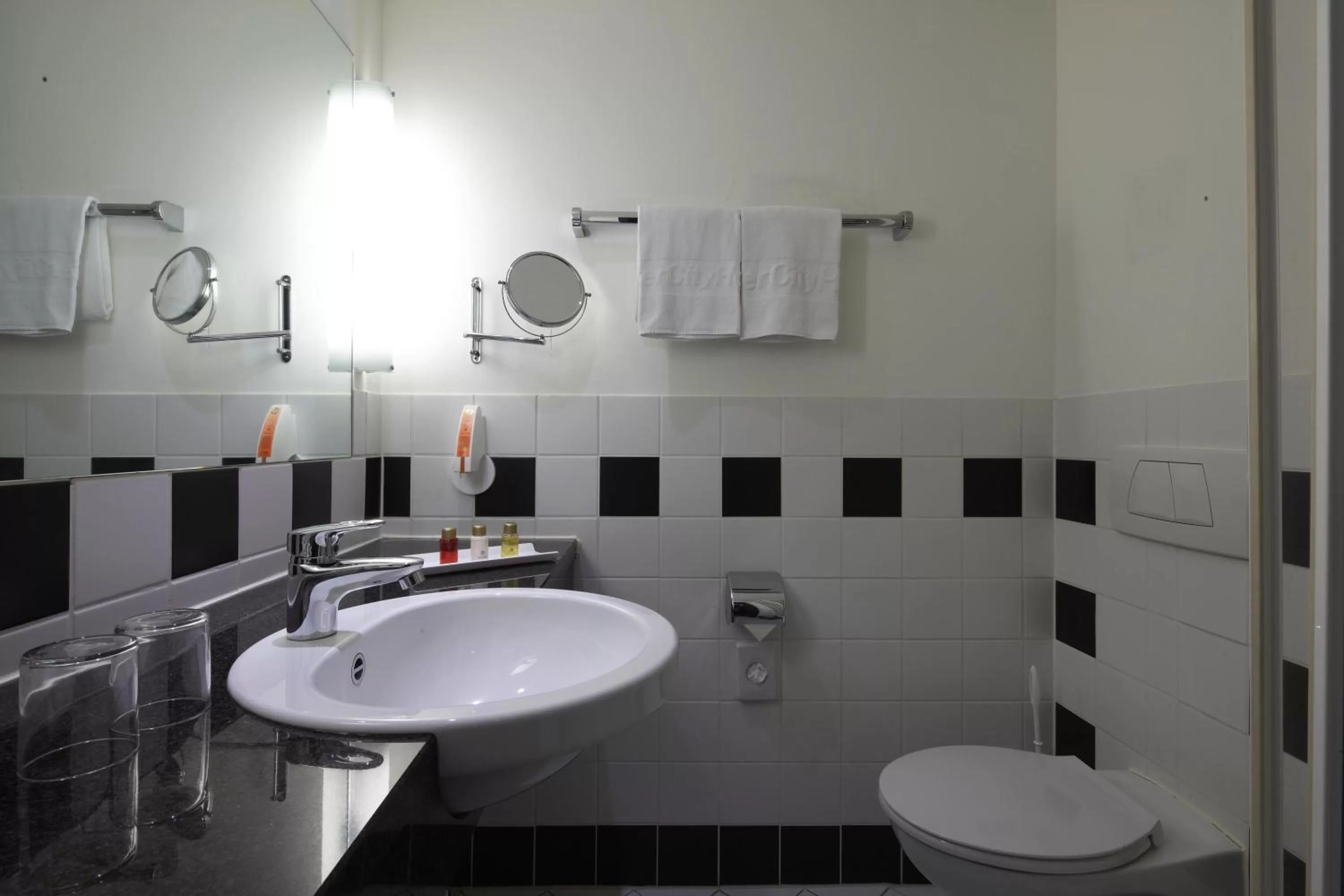 Bathroom in IntercityHotel Bremen