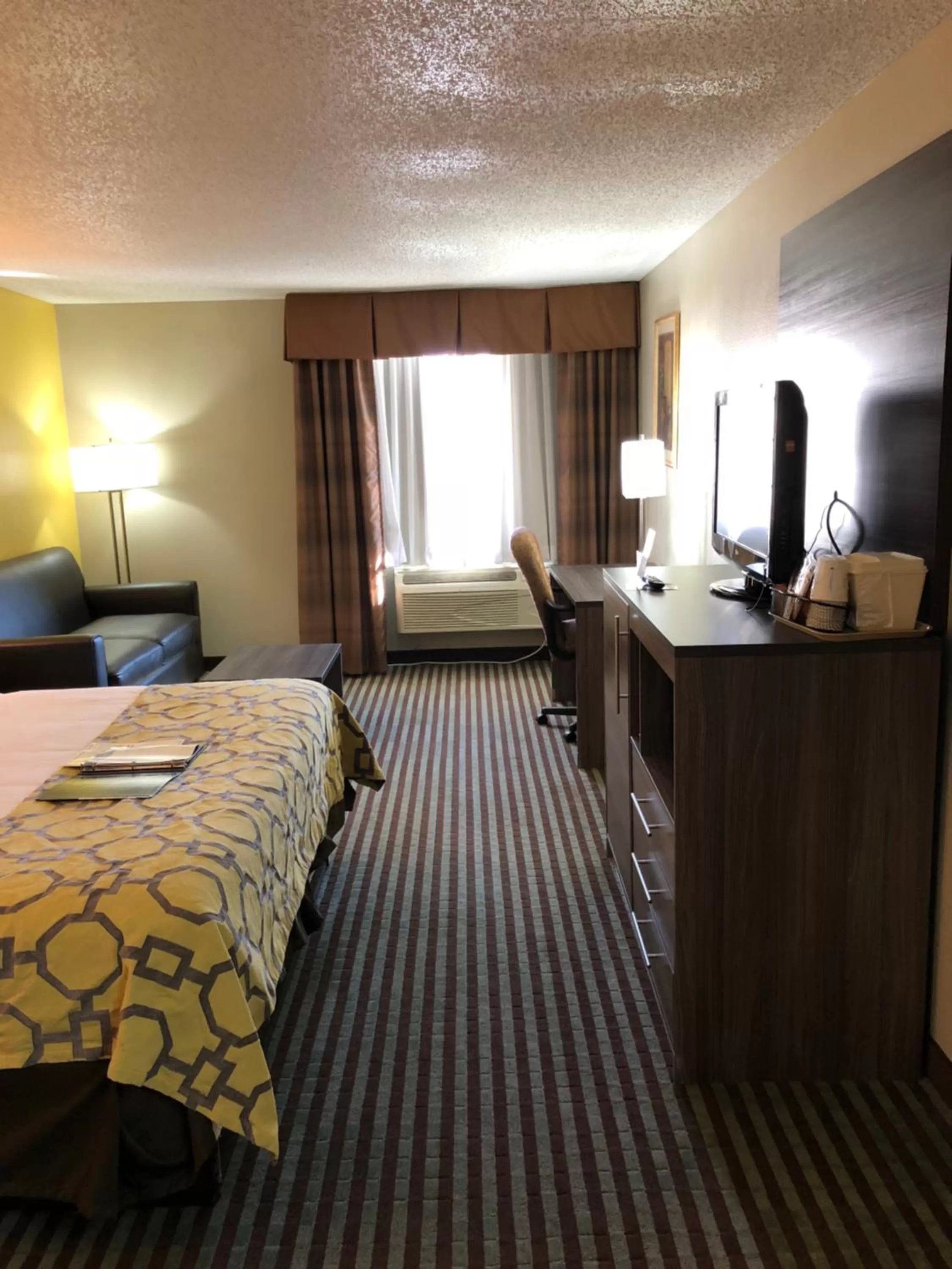 Bedroom, Bed in Baymont by Wyndham Oklahoma City Airport