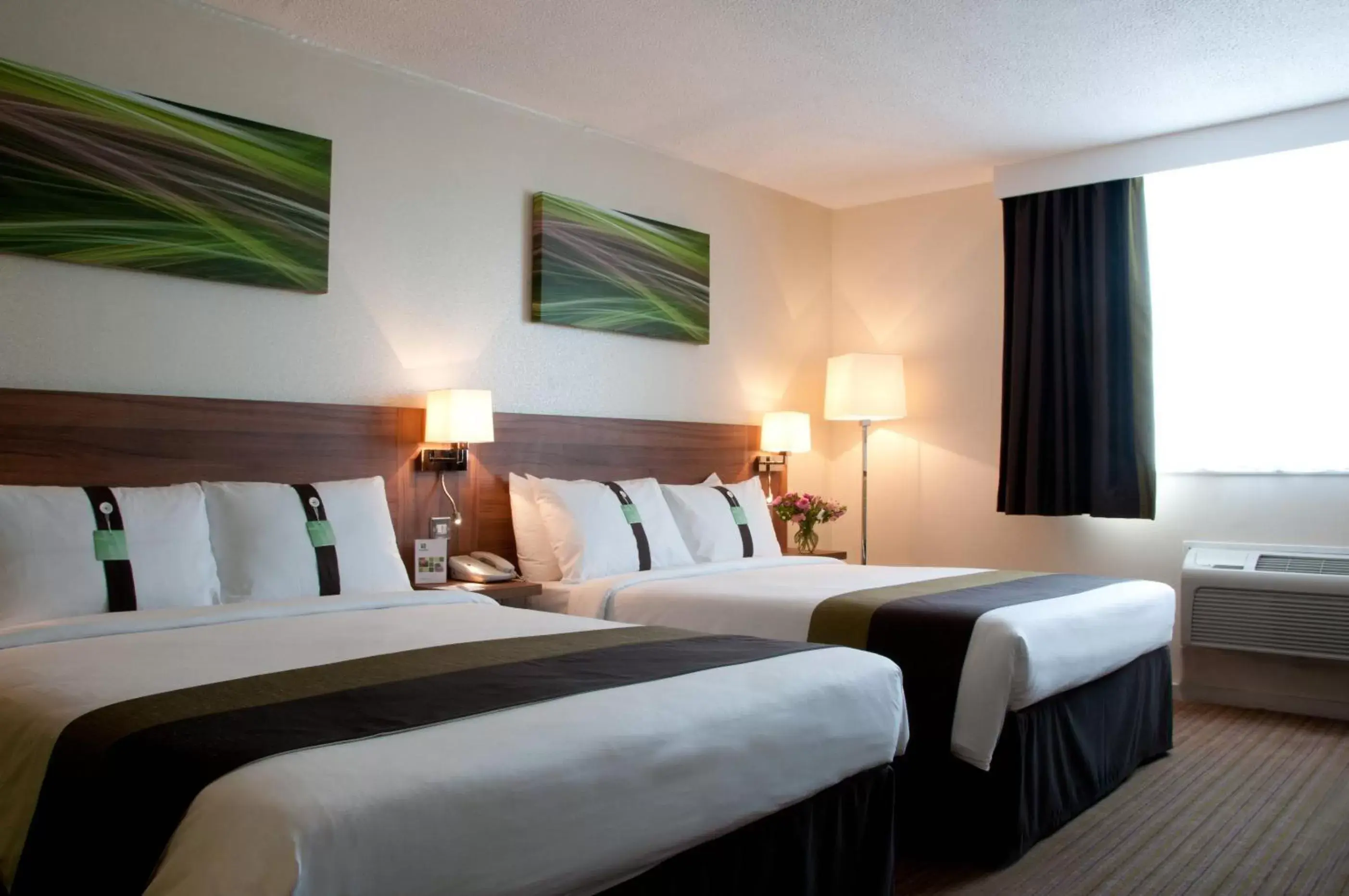 Bed in Holiday Inn Slough Windsor, an IHG Hotel