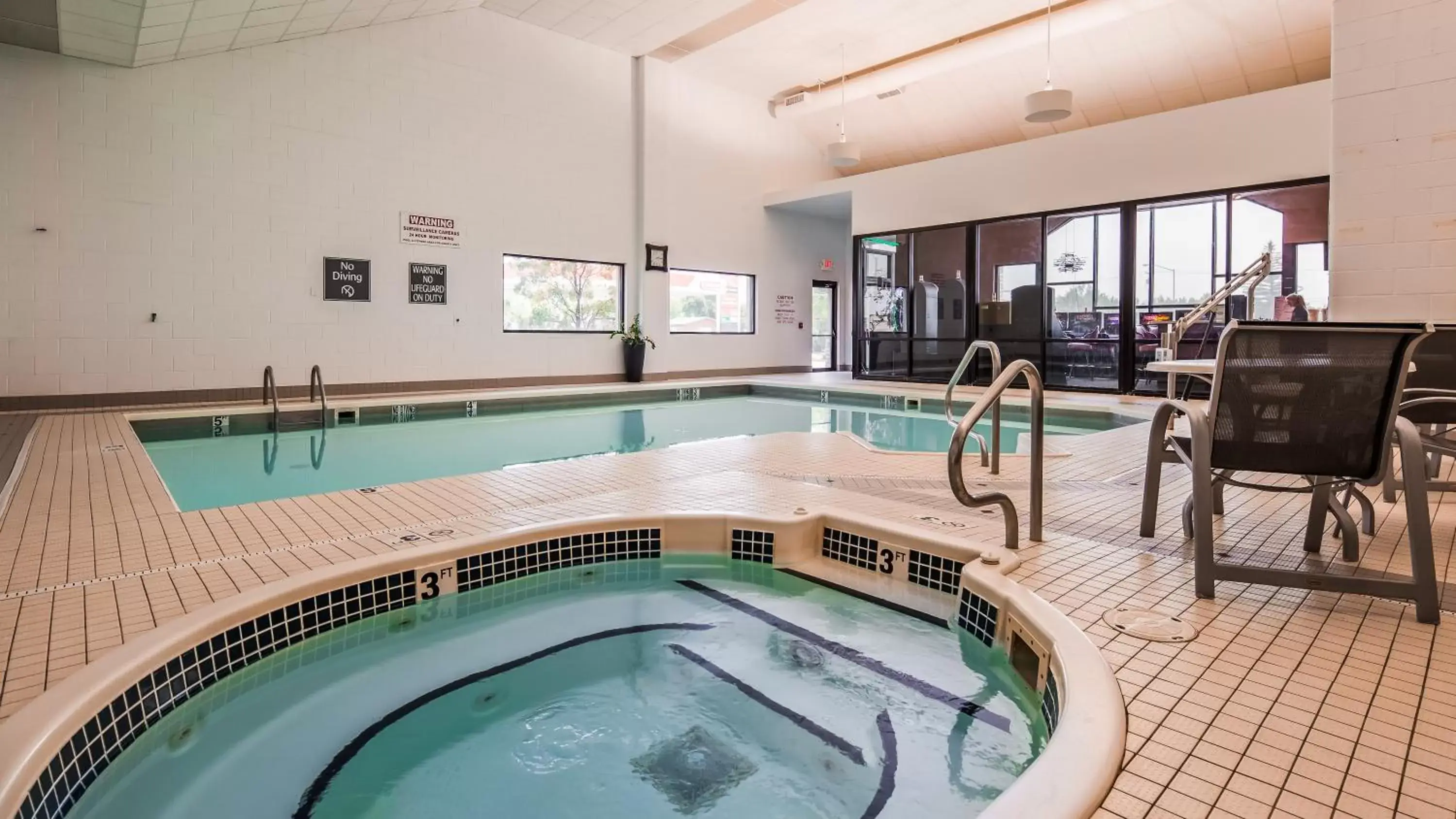 Hot Tub, Swimming Pool in Best Western Plus Great Northern Inn