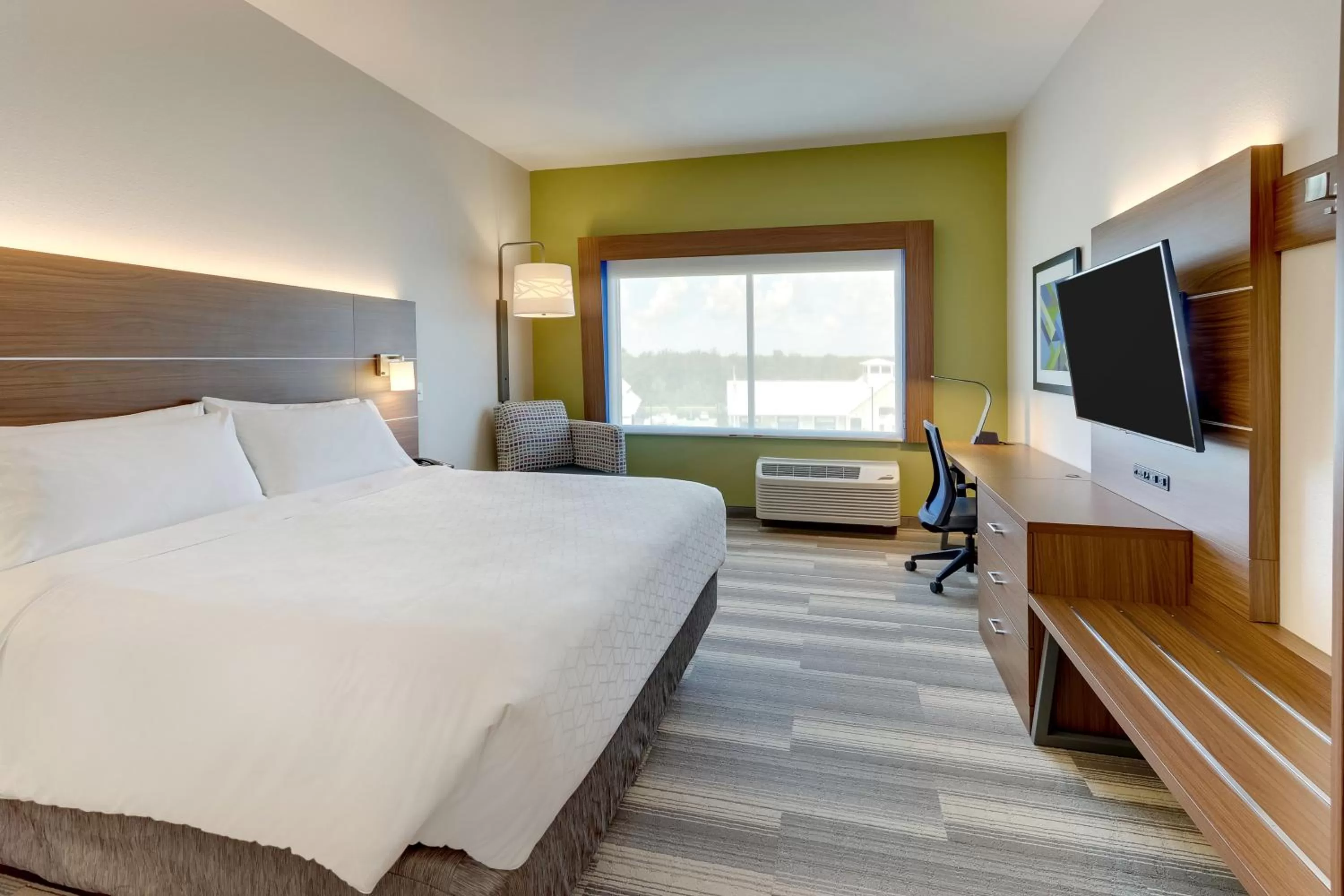 Bedroom, Bed in Holiday Inn Express - Wilmington - Porters Neck by IHG