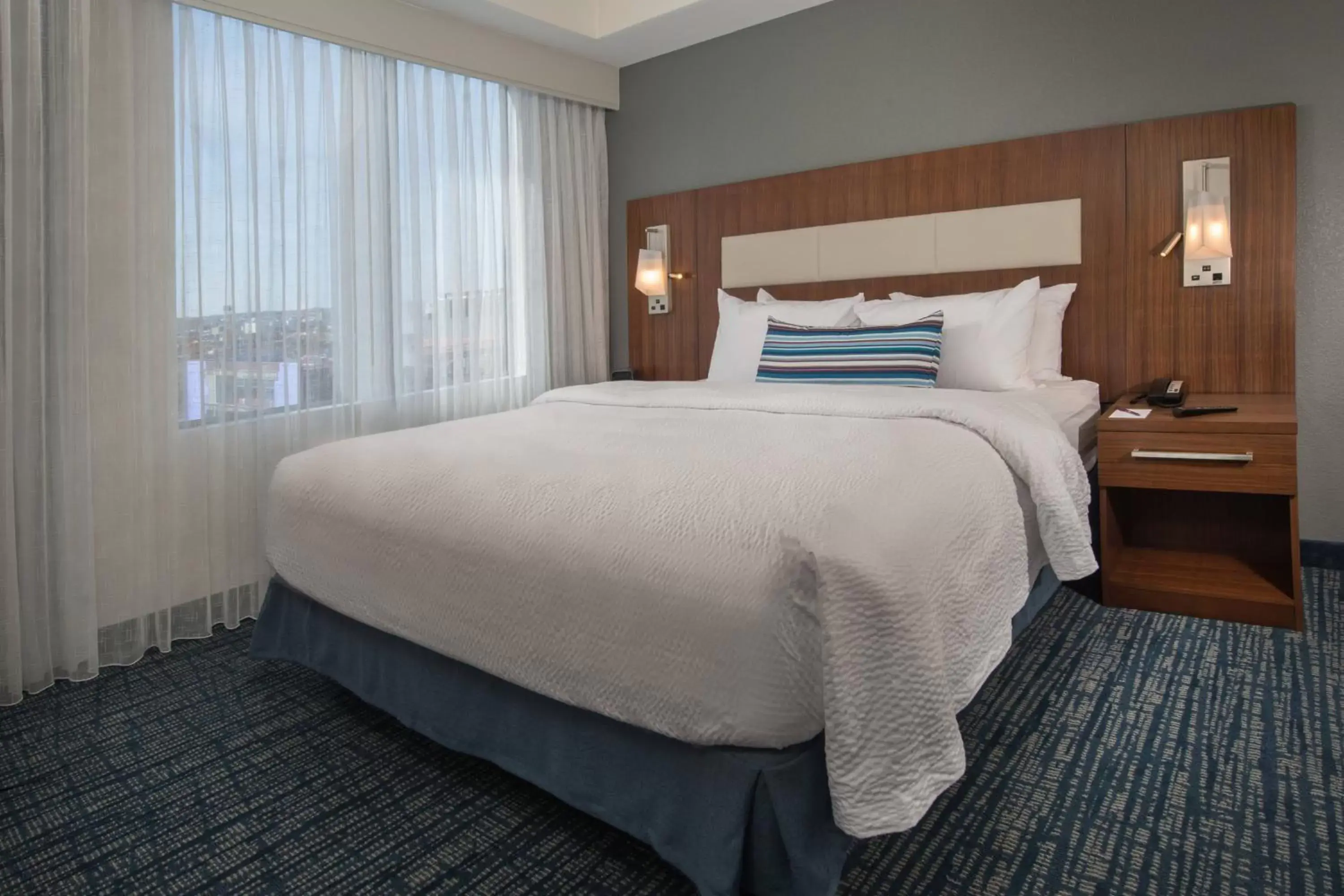 Bedroom, Bed in Residence Inn by Marriott Baltimore at The Johns Hopkins Medical Campus