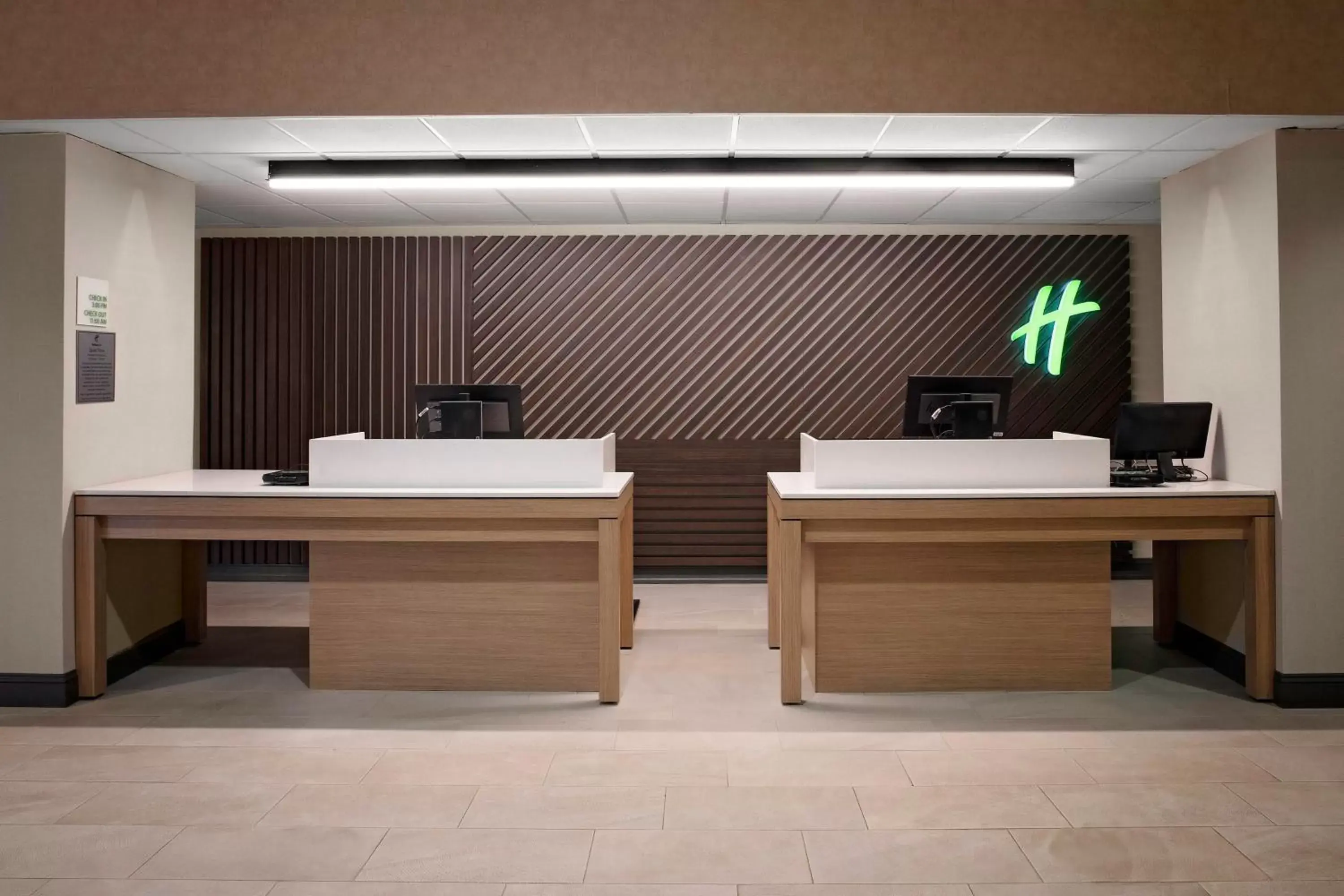 Lobby or reception, Lobby/Reception in Holiday Inn & Suites Boston Peabody, an IHG Hotel
