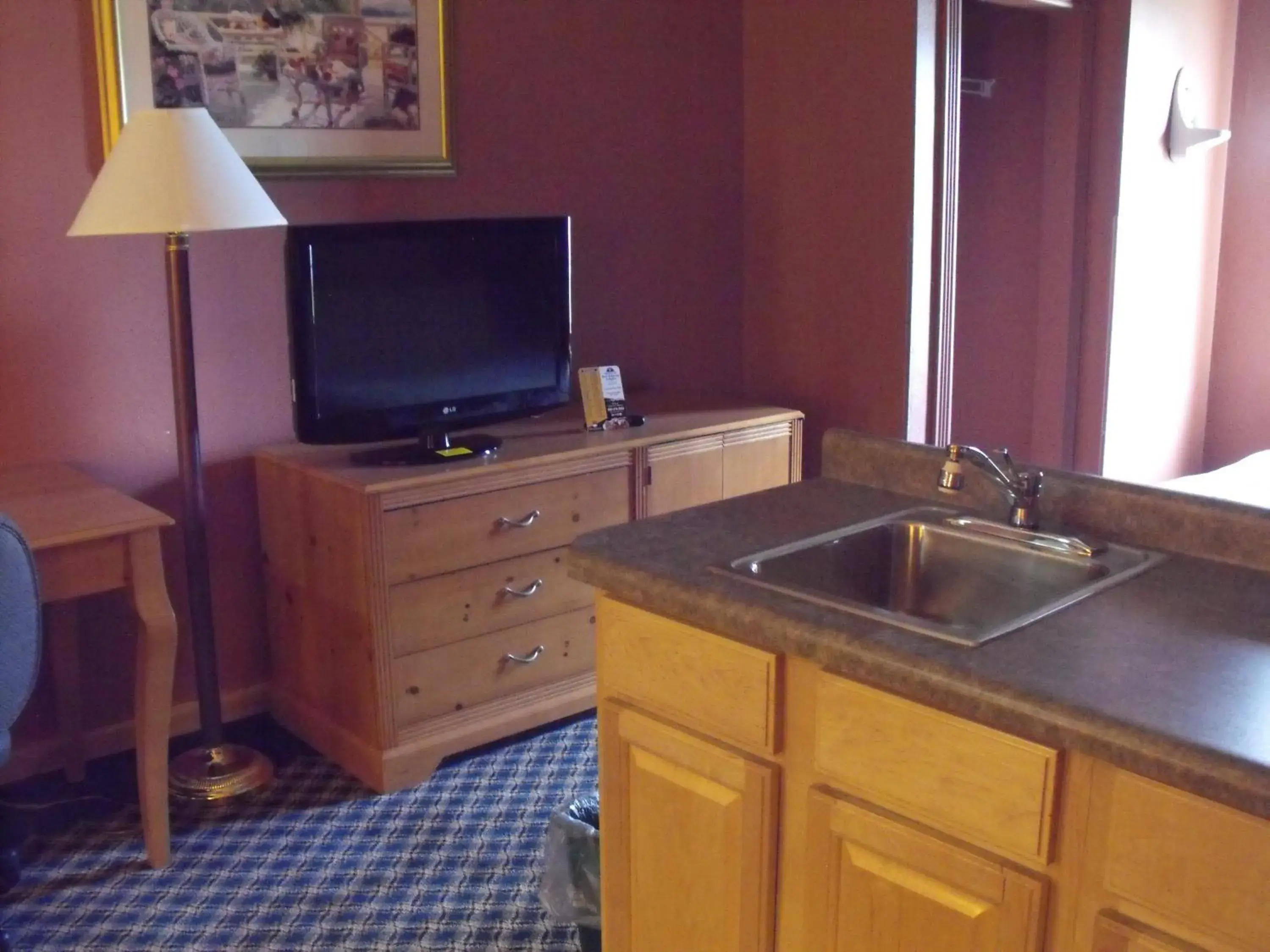 TV/Entertainment Center in Americas Best Value Inn Three Rivers