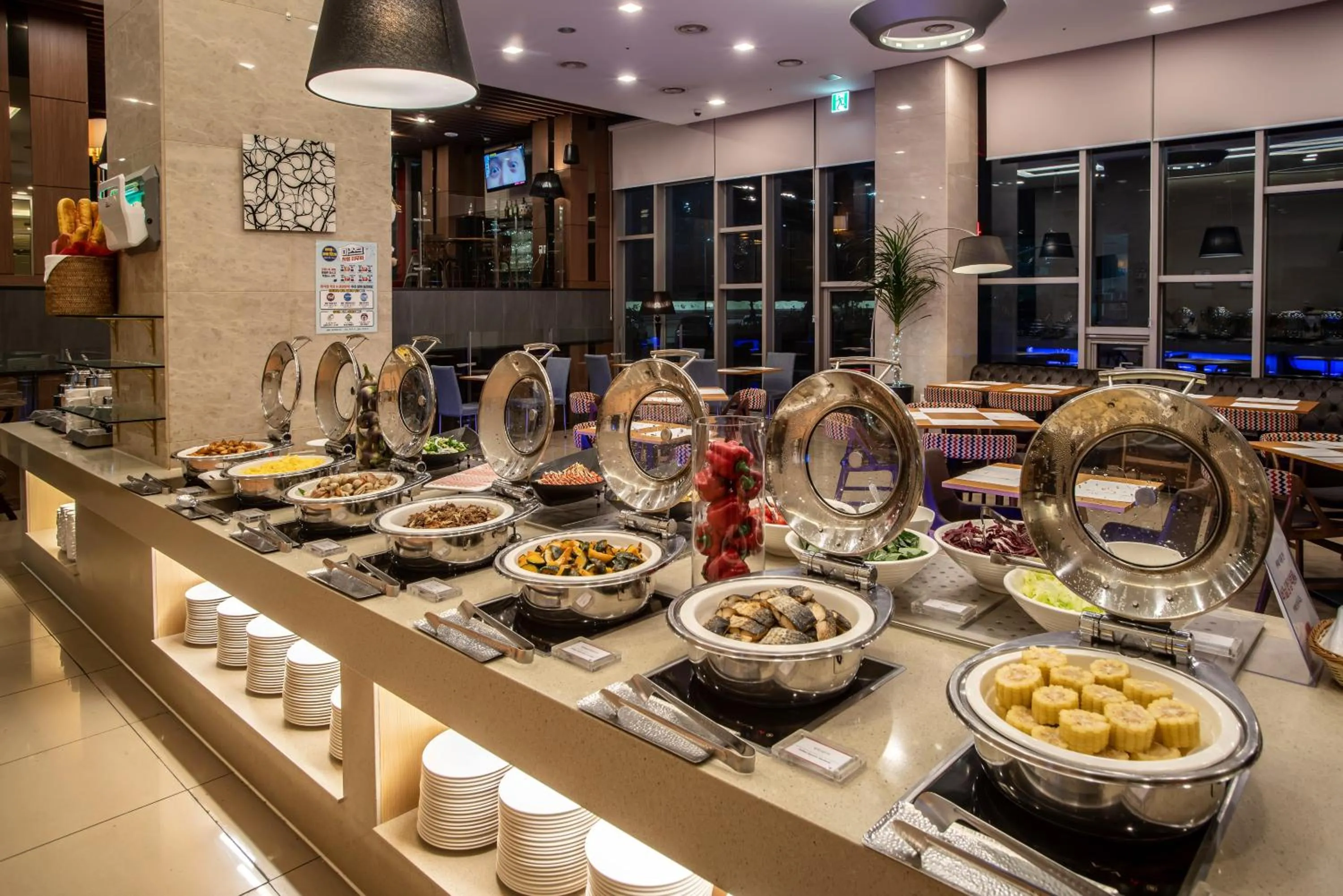 Restaurant/places to eat in Hotel Regent Marine The Blue