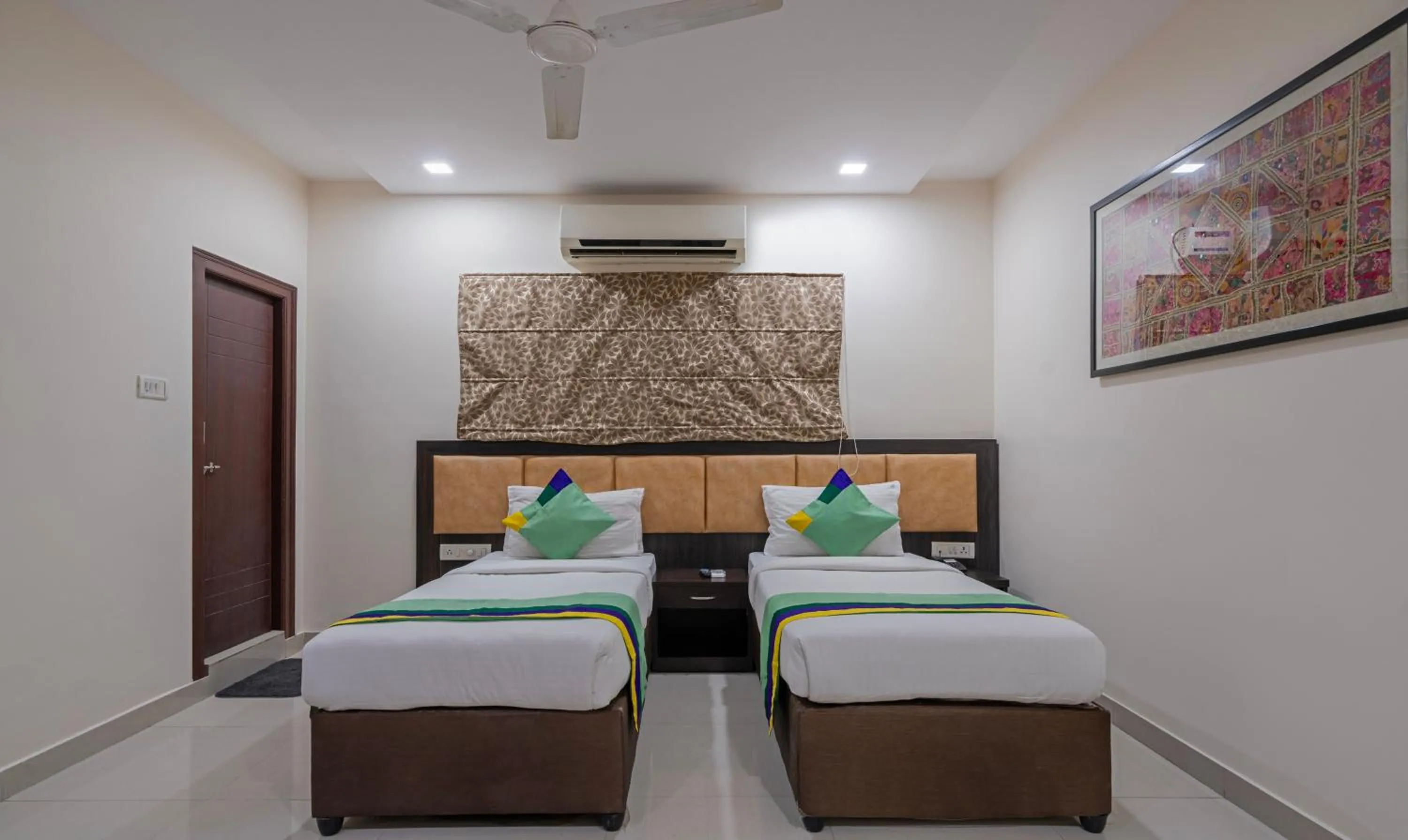 Bed in Treebo Emerald