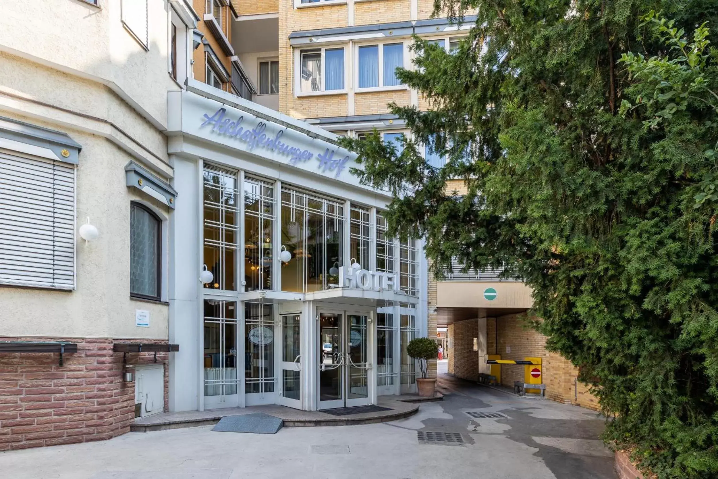 Facade/entrance, Property Building in Trip Inn Aschaffenburger Hof