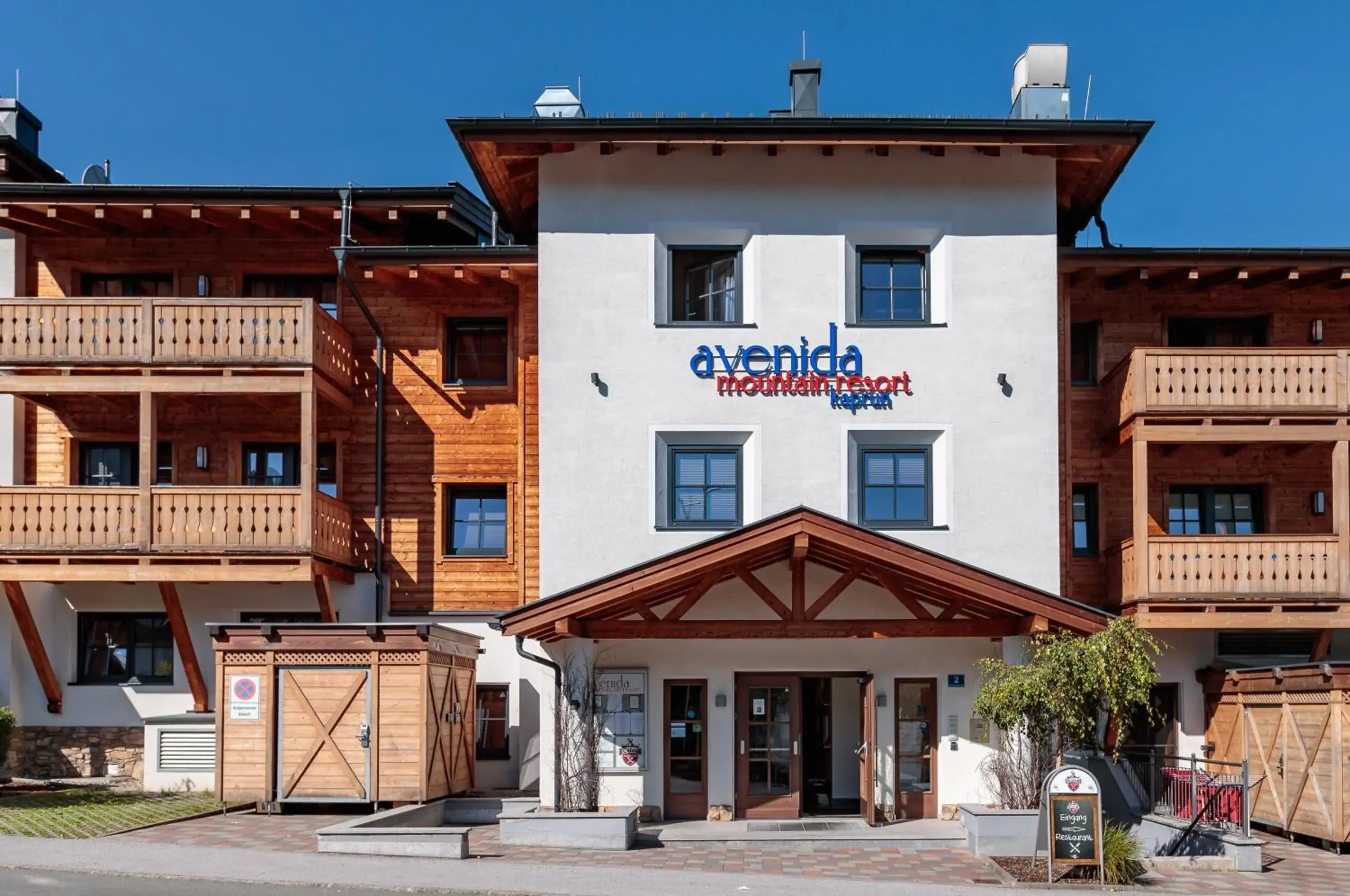 Facade/entrance, Property Building in Avenida Mountain Resort by Alpin Rentals