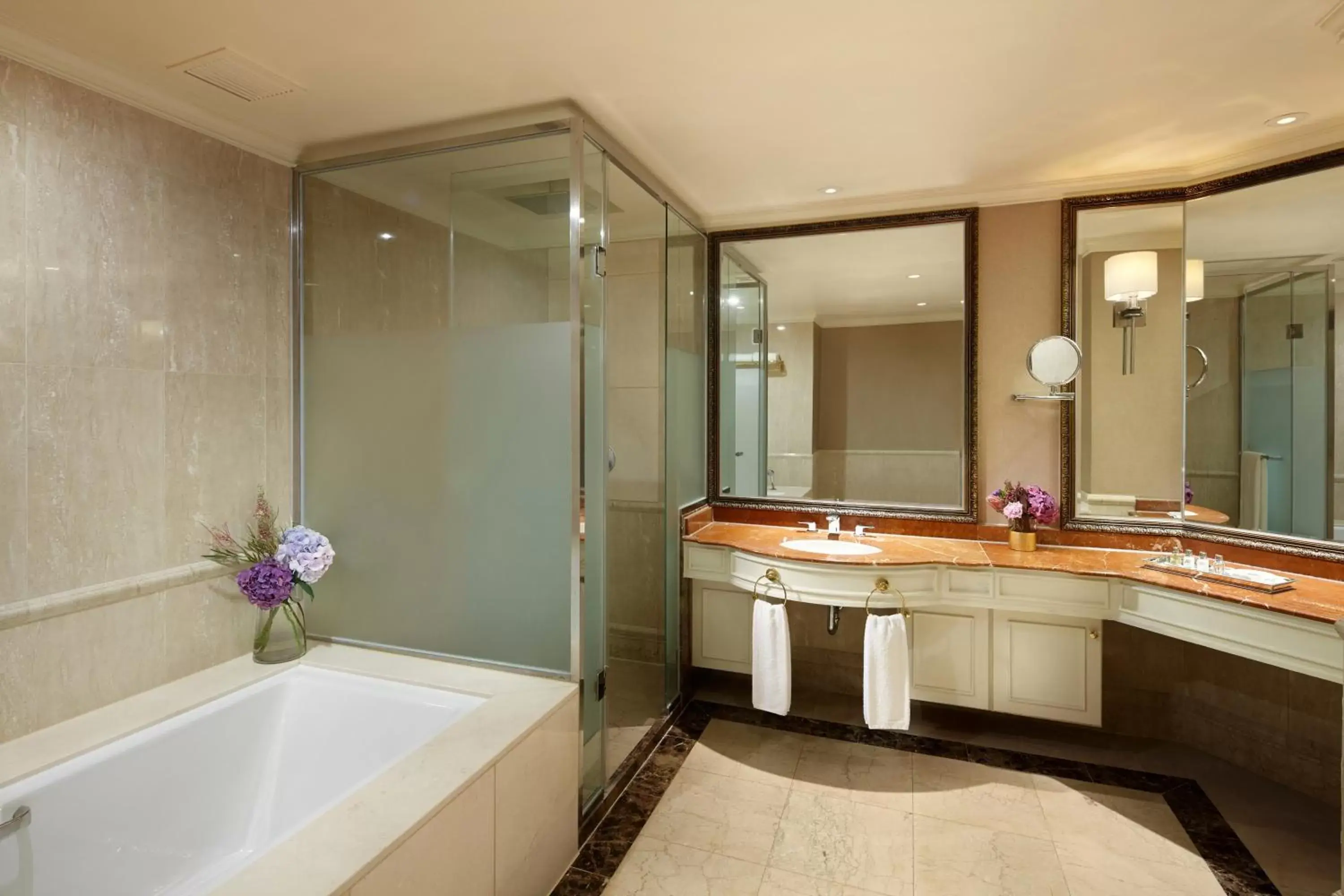 Hot Tub, Bathroom in Lotte Hotel Jeju