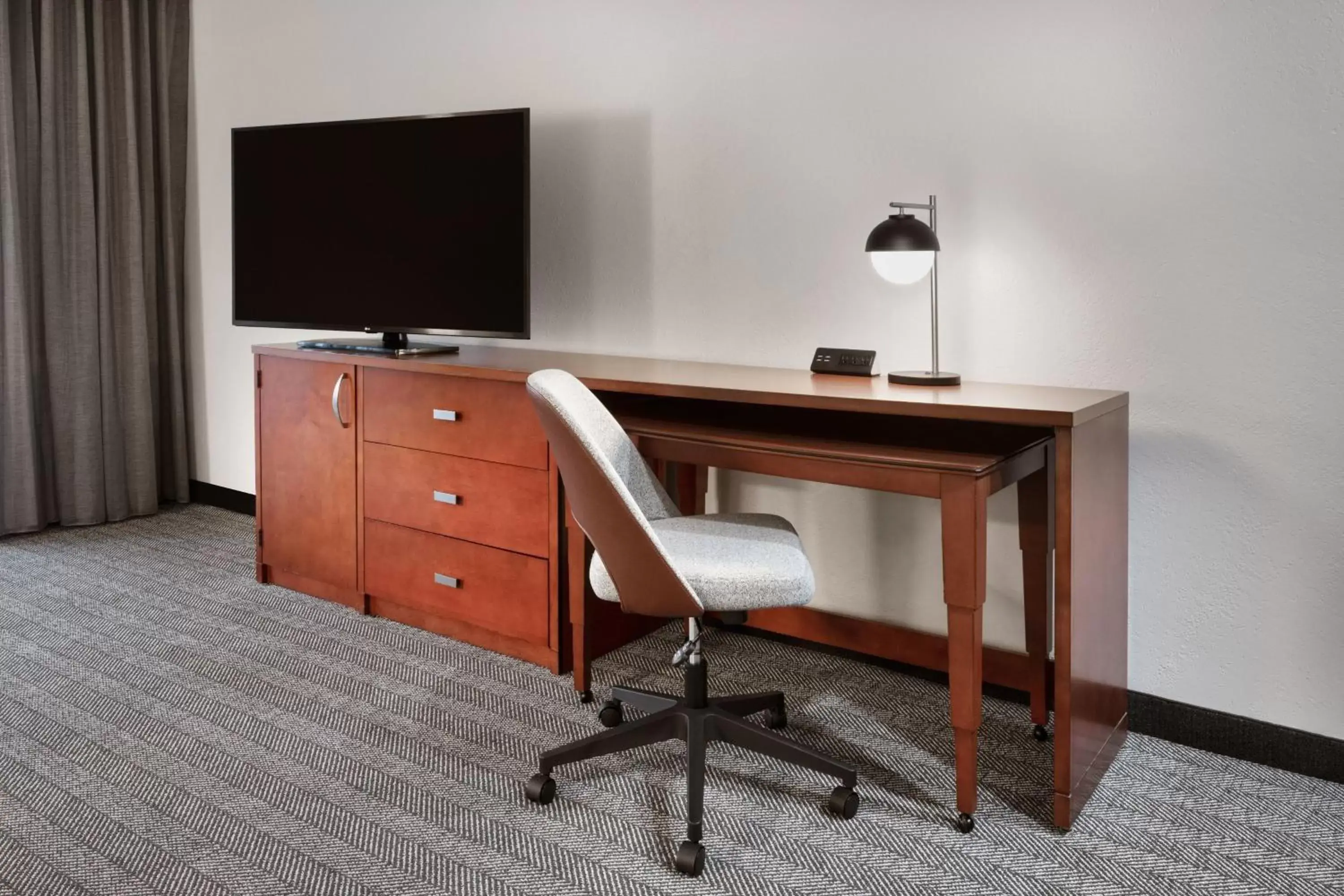 King Room - Hearing Accessible in Courtyard by Marriott Memphis Airport King Room - Hearing Accessible in Courtyard by Marriott Memphis Airport