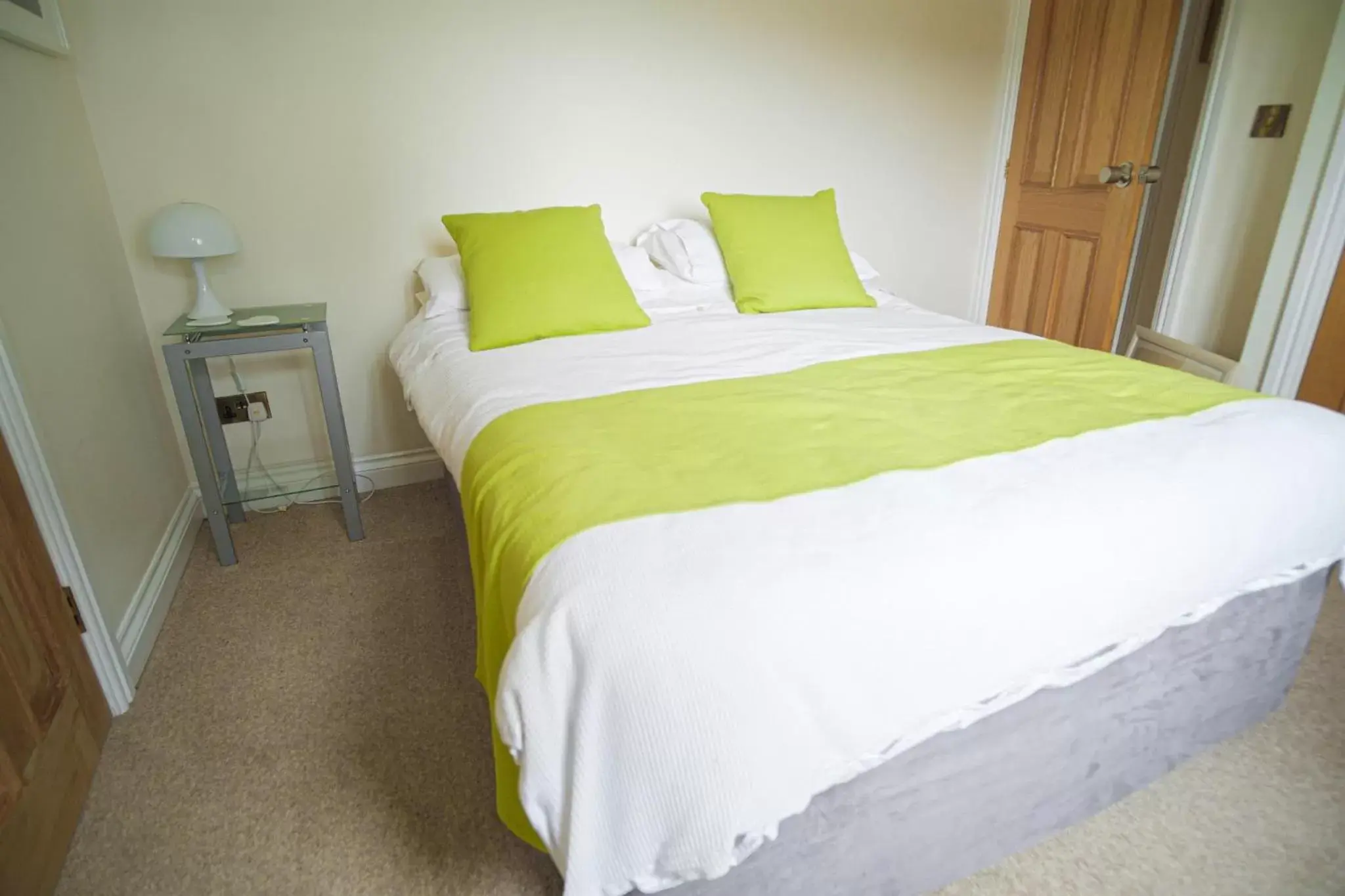 Bed in Mill Lodge-Brecon Beacons