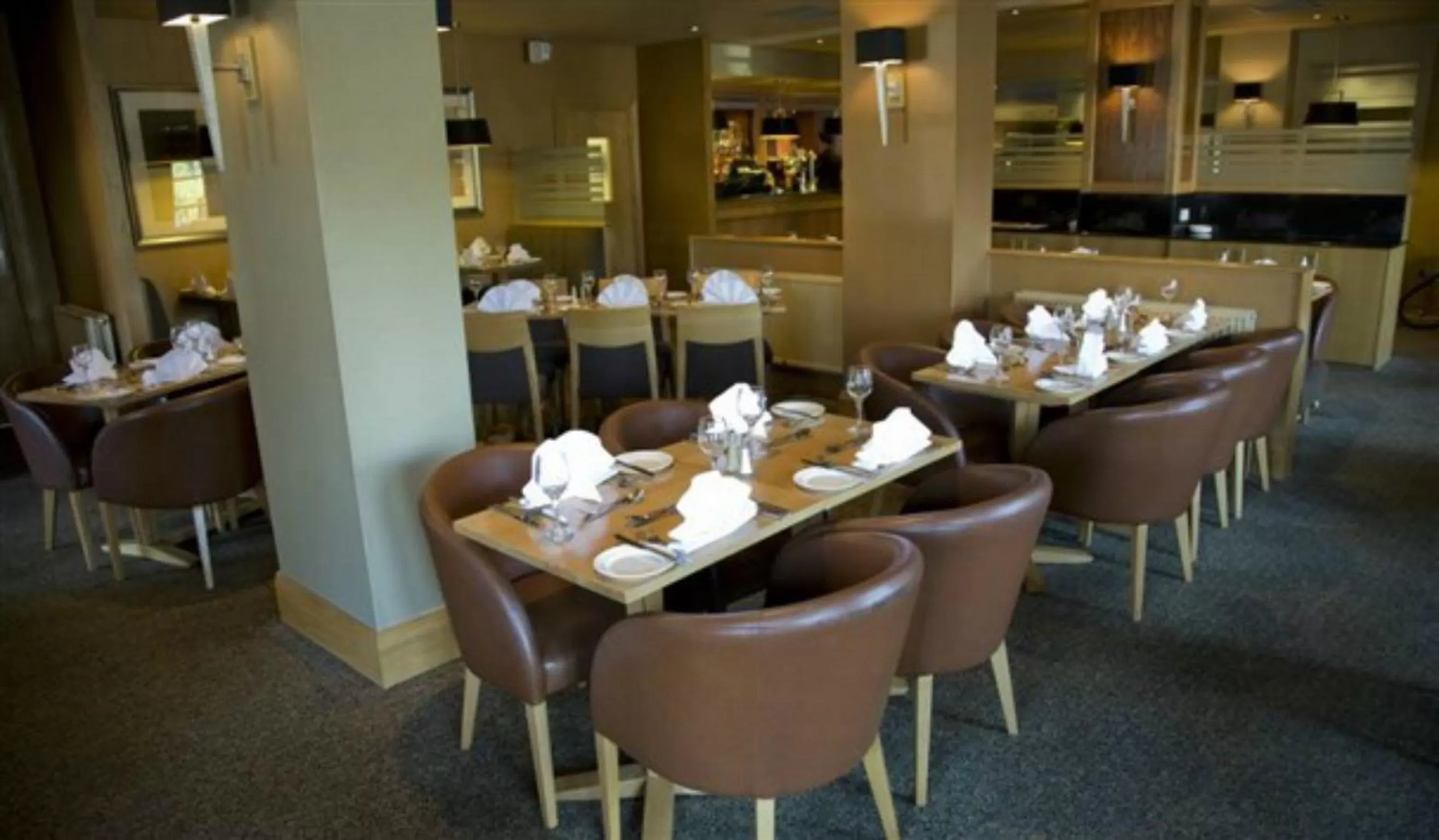 Restaurant/places to eat in Park Hotel