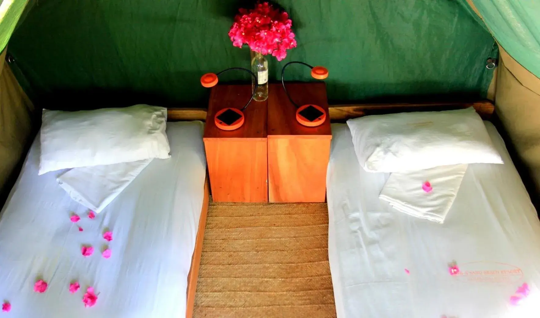 Bedroom, Bed in Distant Relatives Ecolodge & Backpackers