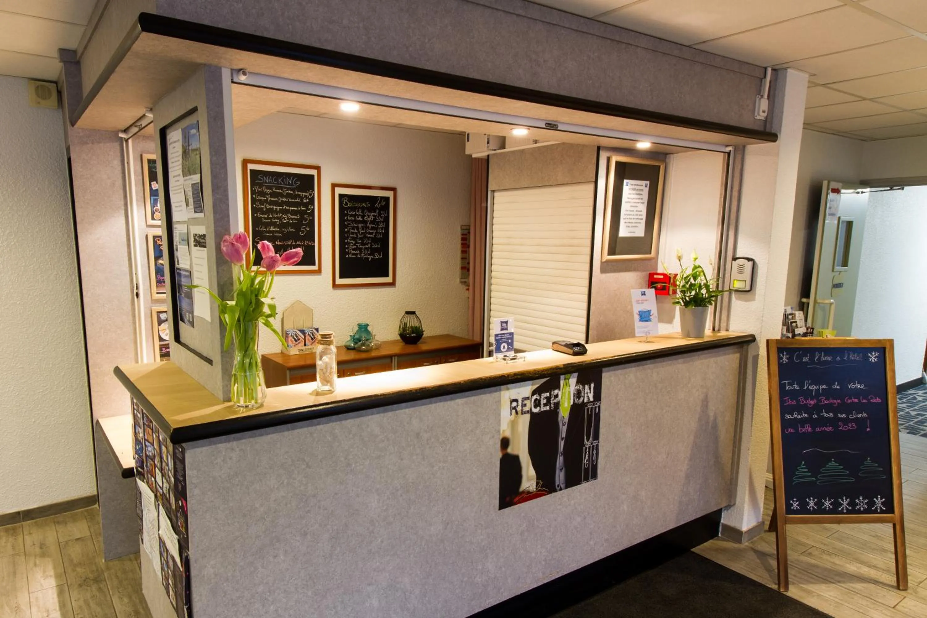 People in Ibis Budget Boulogne-Sur-Mer Centre les Ports