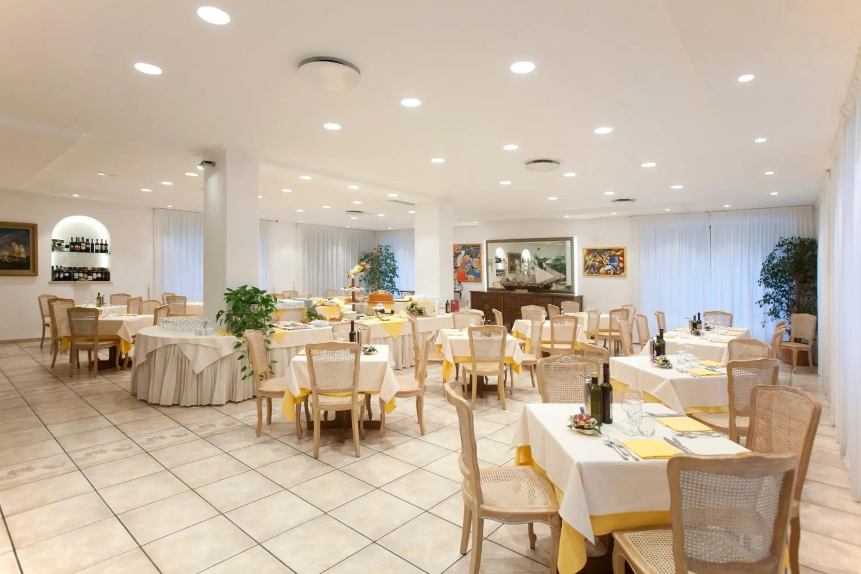 Restaurant/places to eat in Baia D'Argento Restaurant/places to eat in Baia D'Argento