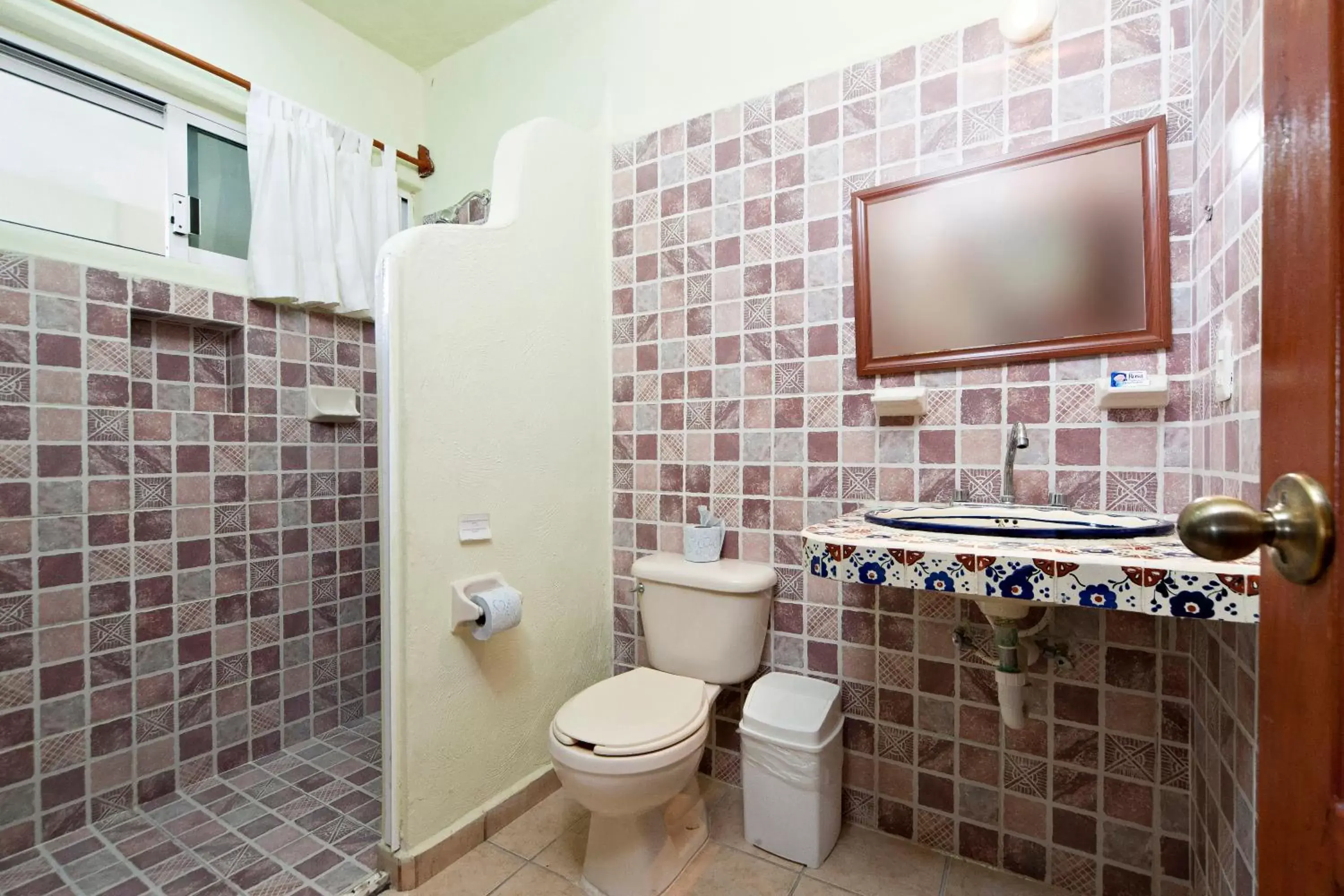 Shower, Bathroom in Hotel Castillo Del Mar - 5 Th Ave