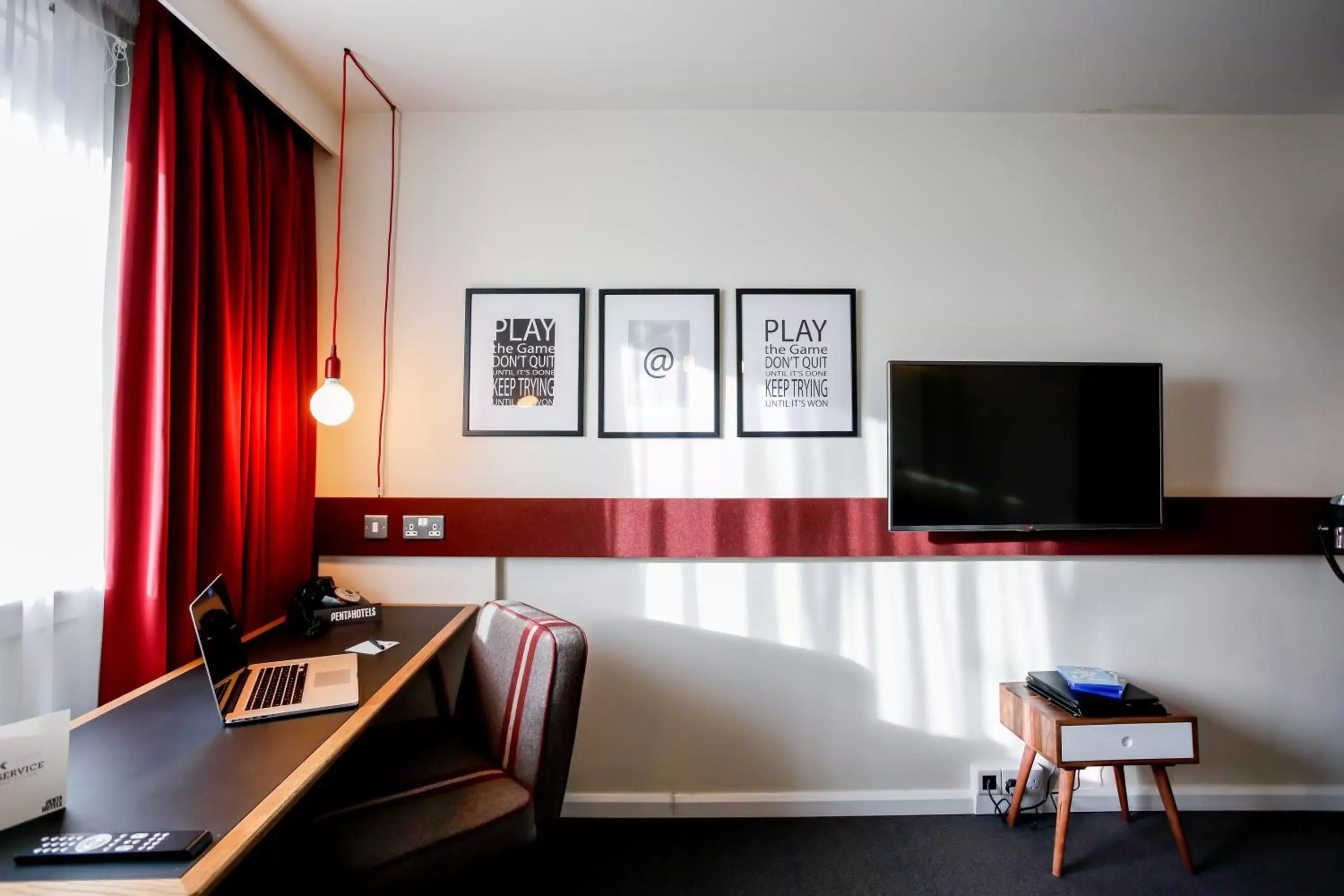 TV and multimedia, TV/Entertainment Center in pentahotel Derby