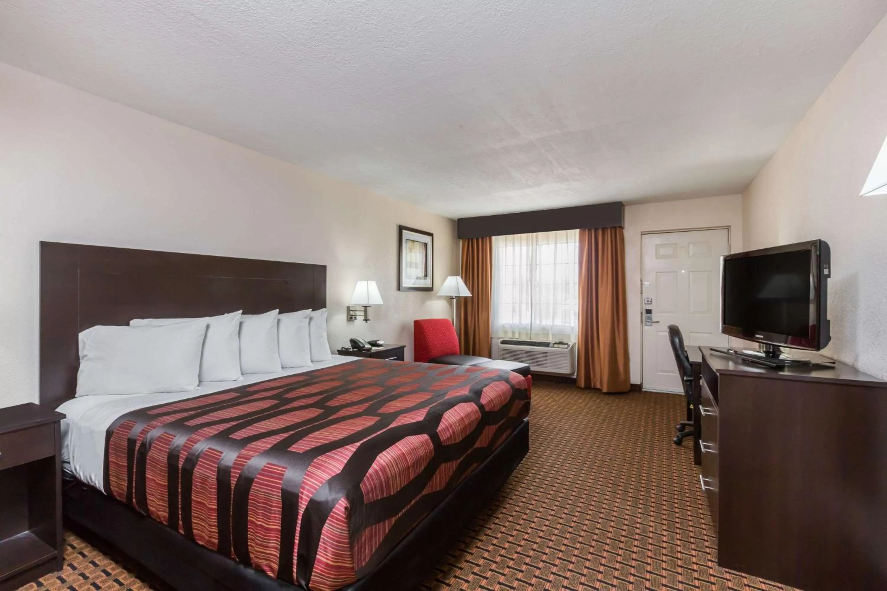 Photo of the whole room, Bed in Days Inn by Wyndham Pearl/Jackson Airport