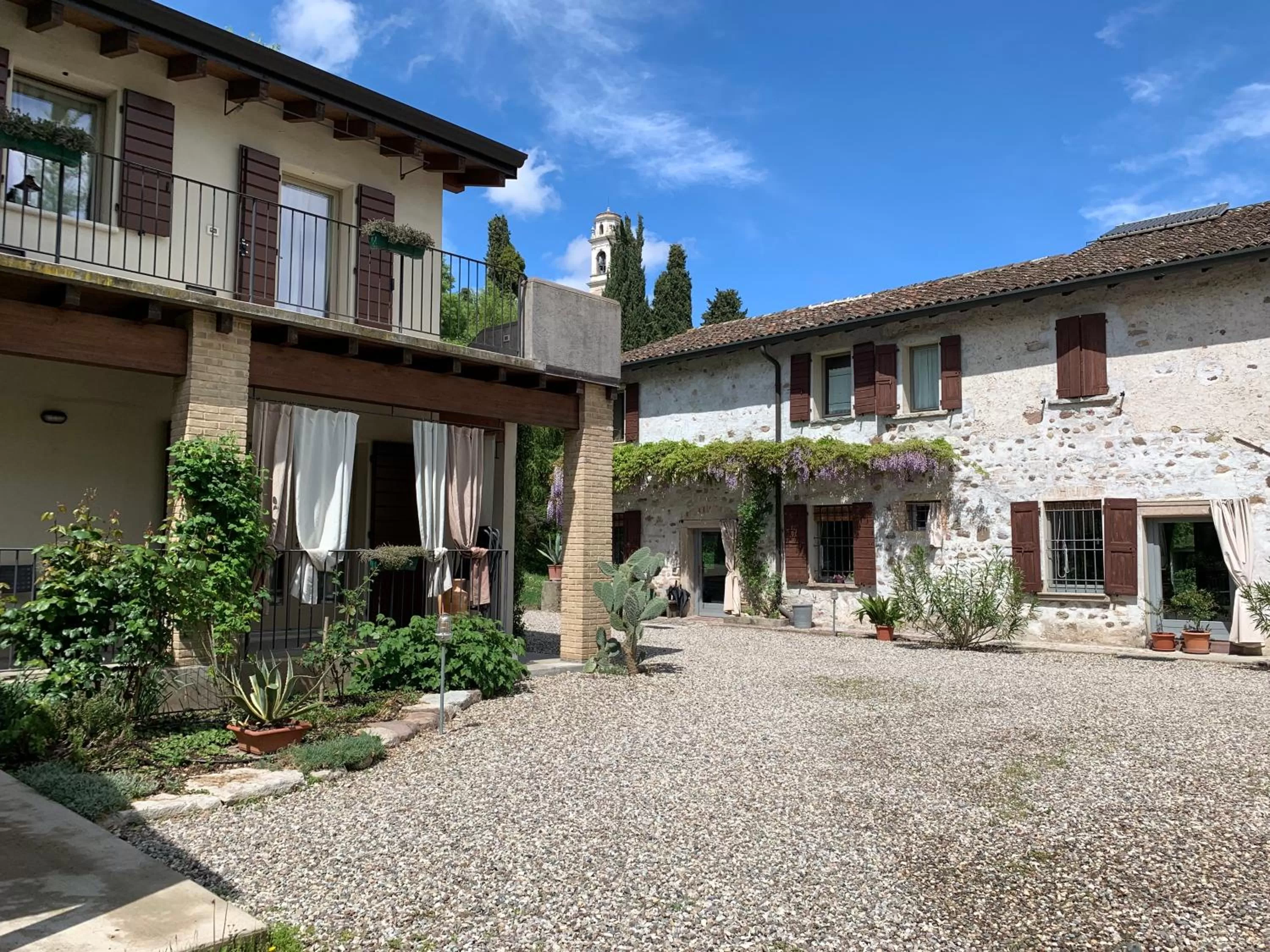 Property Building in L'Isolo b&b e case vacanza