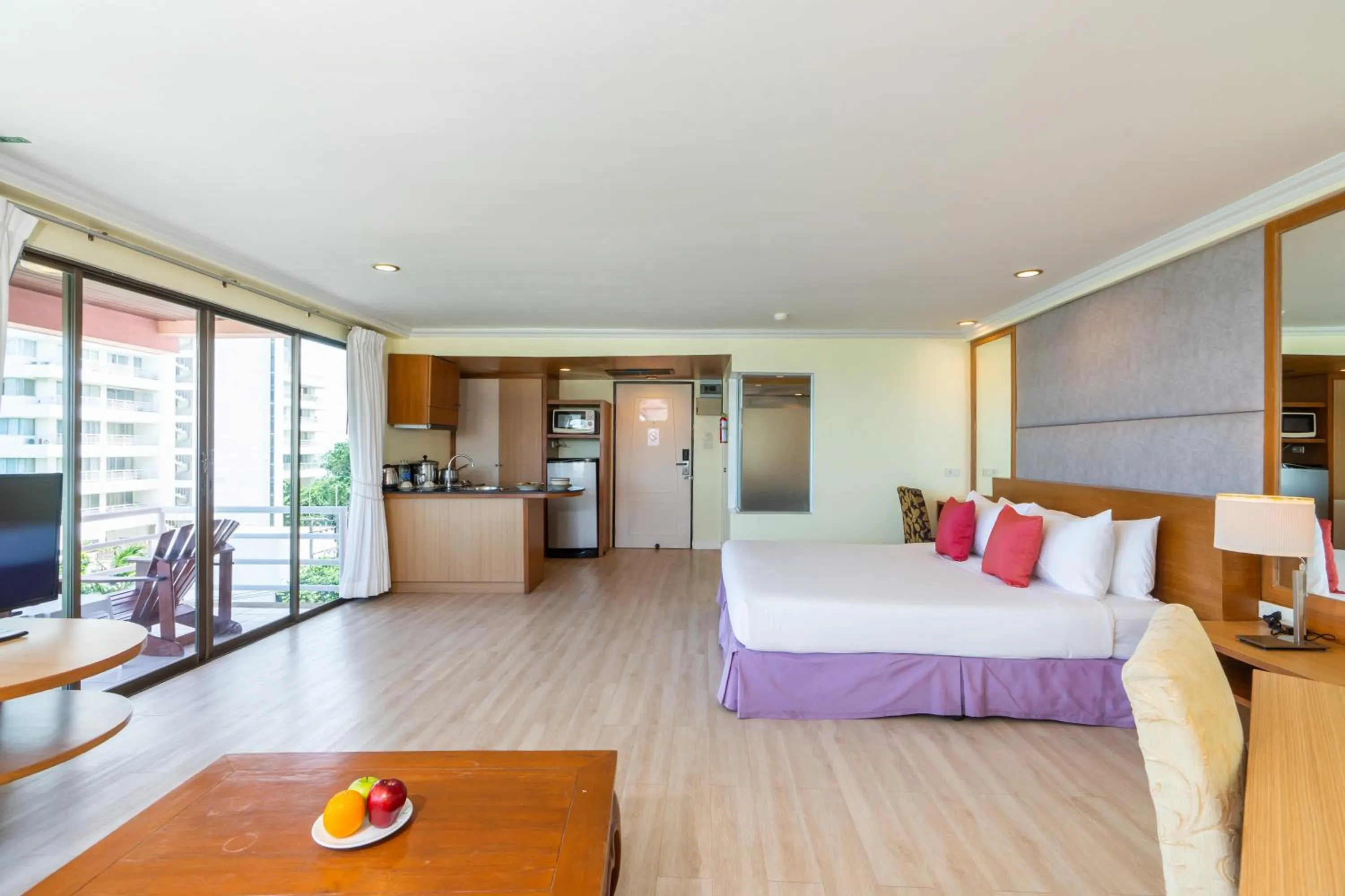 Kitchen or kitchenette, Bed in Bella Villa Metro