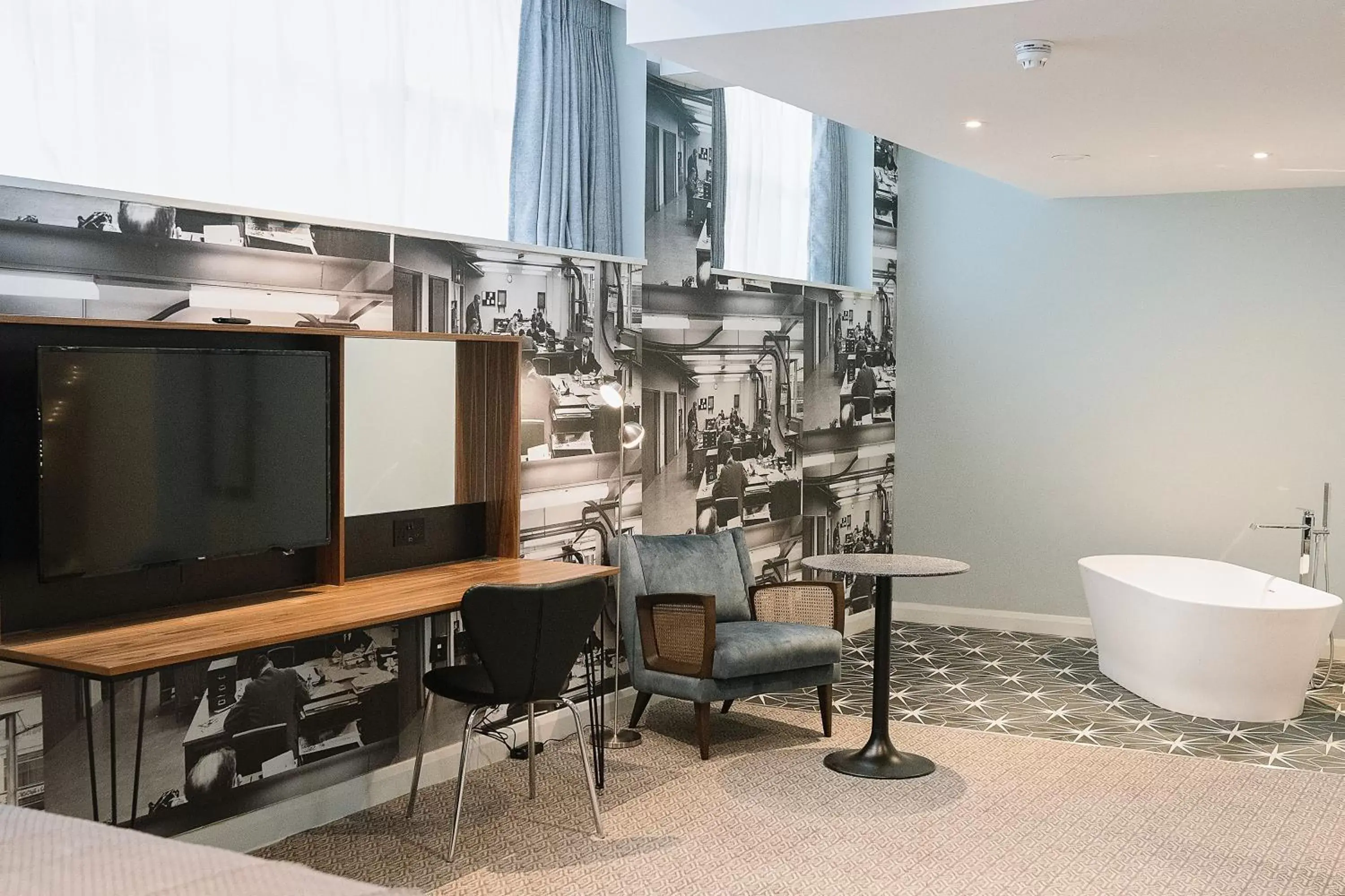 TV and multimedia, TV/Entertainment Center in Telegraph Hotel - Coventry
