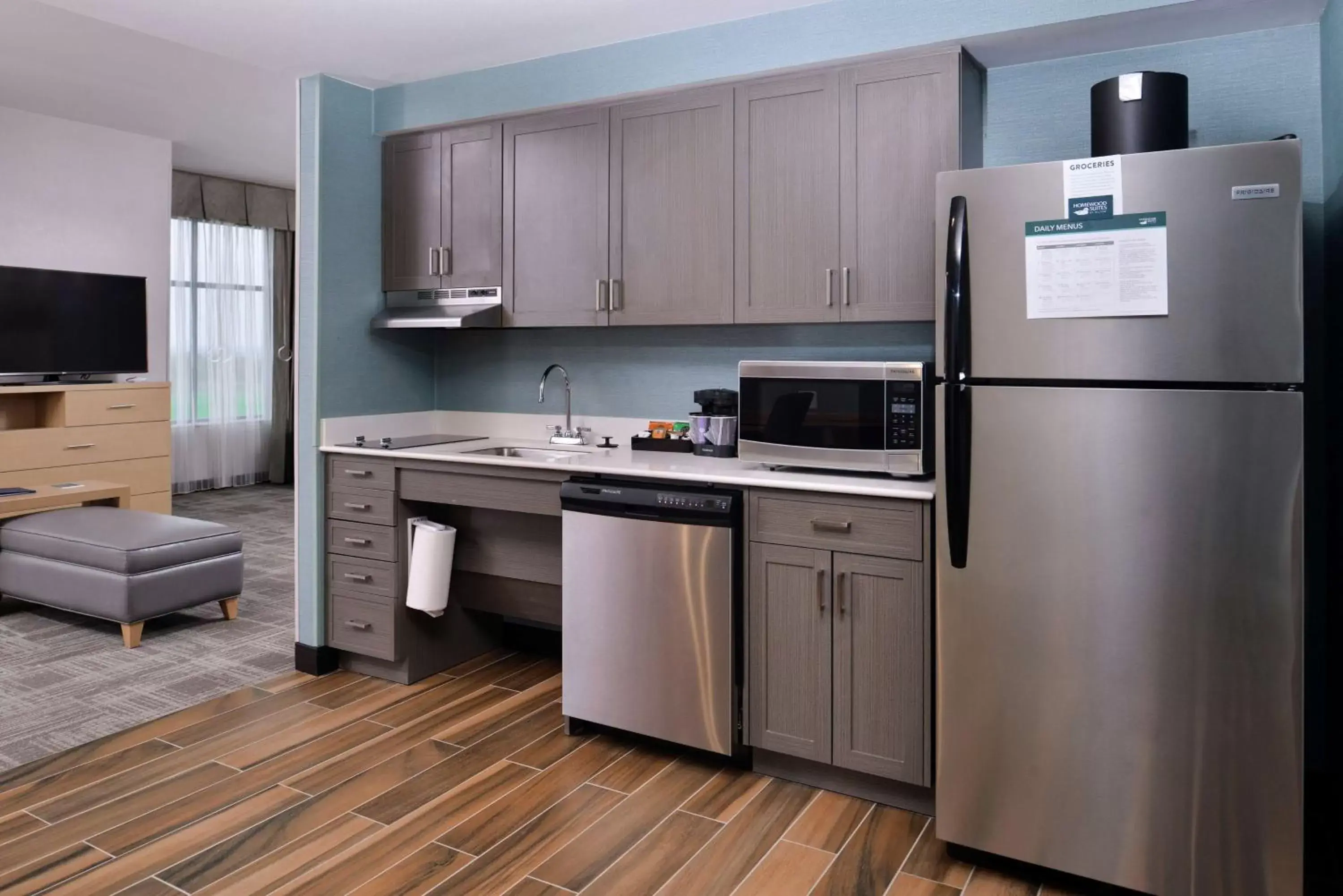 Bedroom, Kitchen/Kitchenette in Homewood Suites By Hilton Des Moines Airport