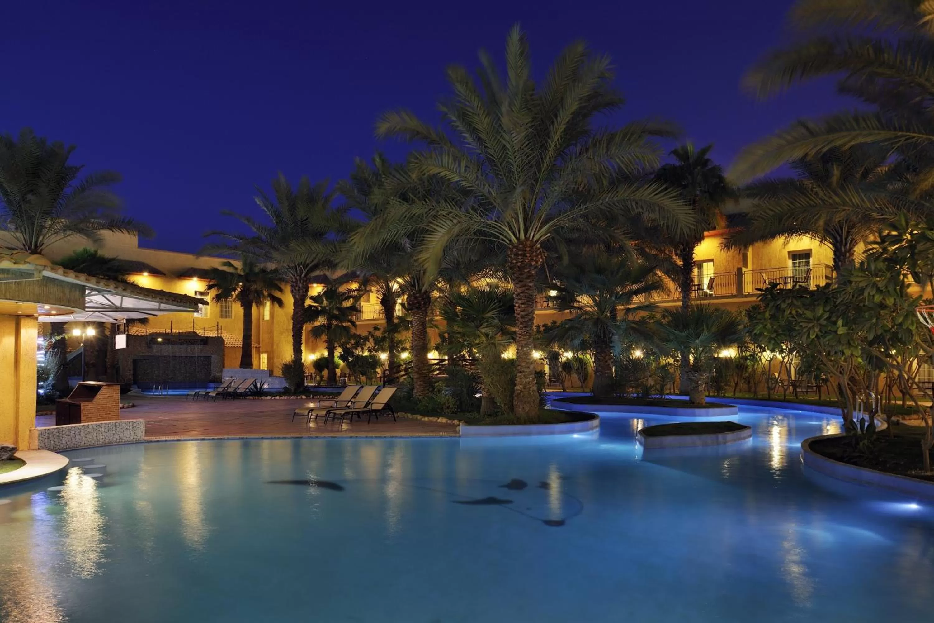 Swimming pool in Mövenpick Hotel Kuwait