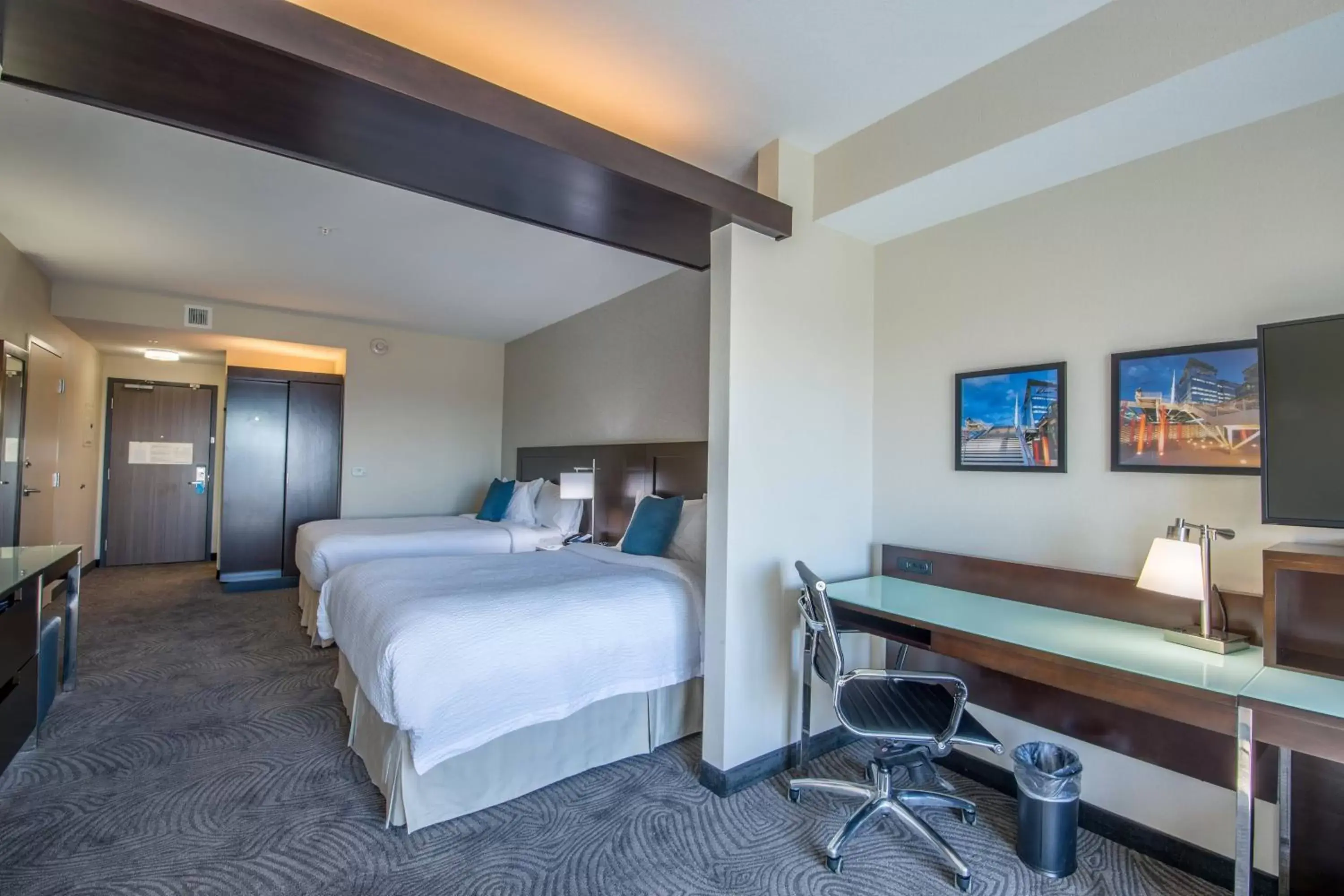 Photo of the whole room, Bed in Fairfield by Marriott Denver Downtown