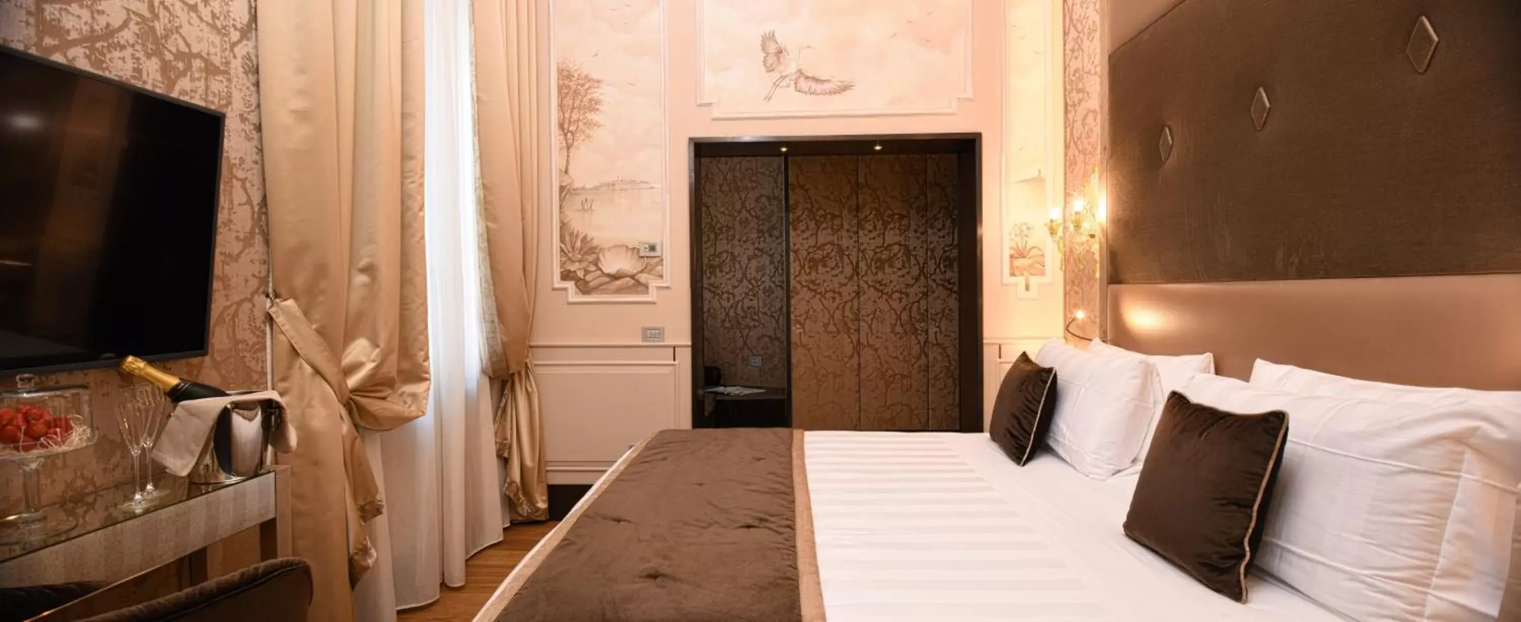 Bedroom, Bed in Santa Croce Boutique Hotel