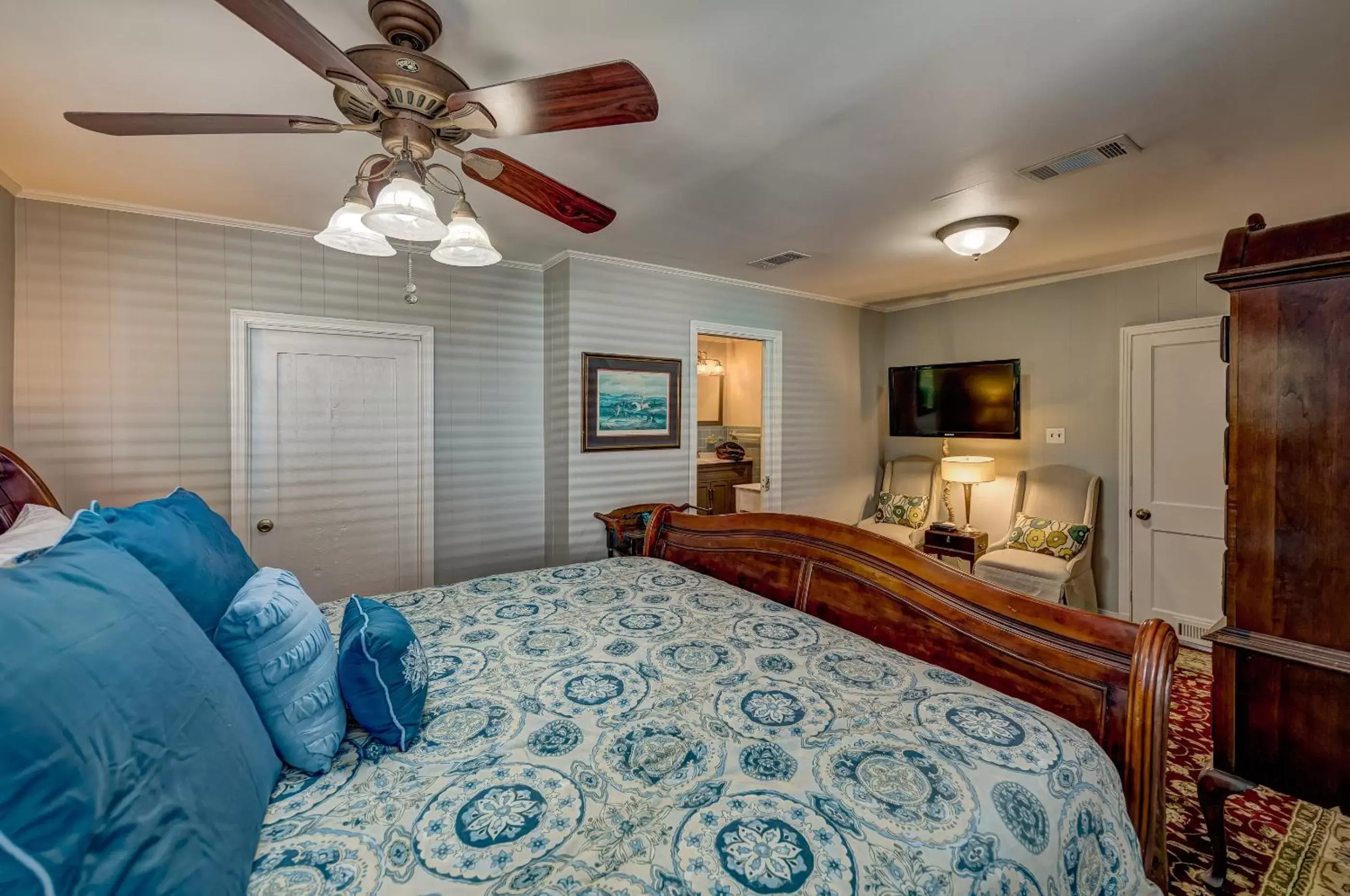 TV and multimedia, Bed in Steele Cottage