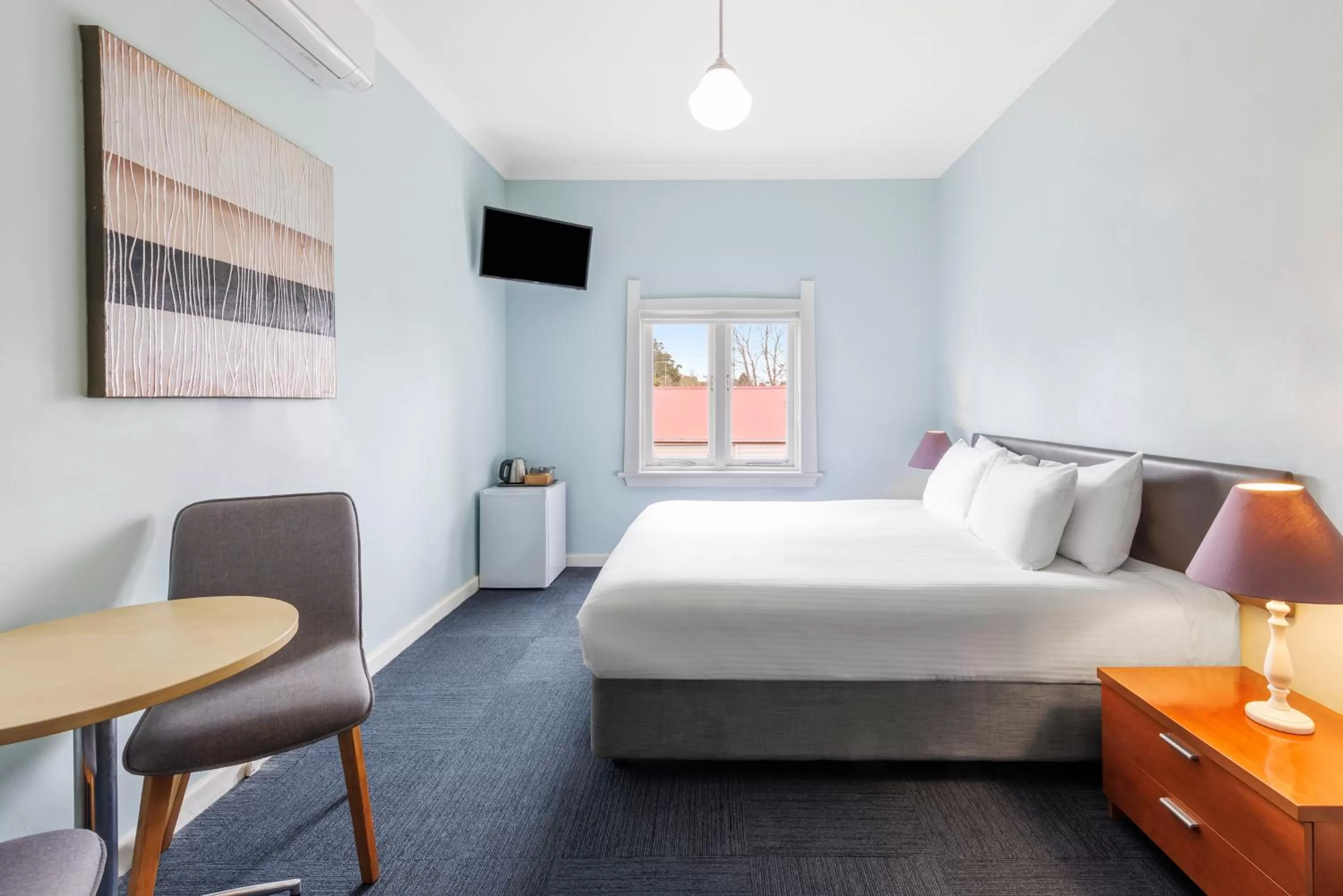Bedroom, Bed in Hotel Blue & Cottages Katoomba