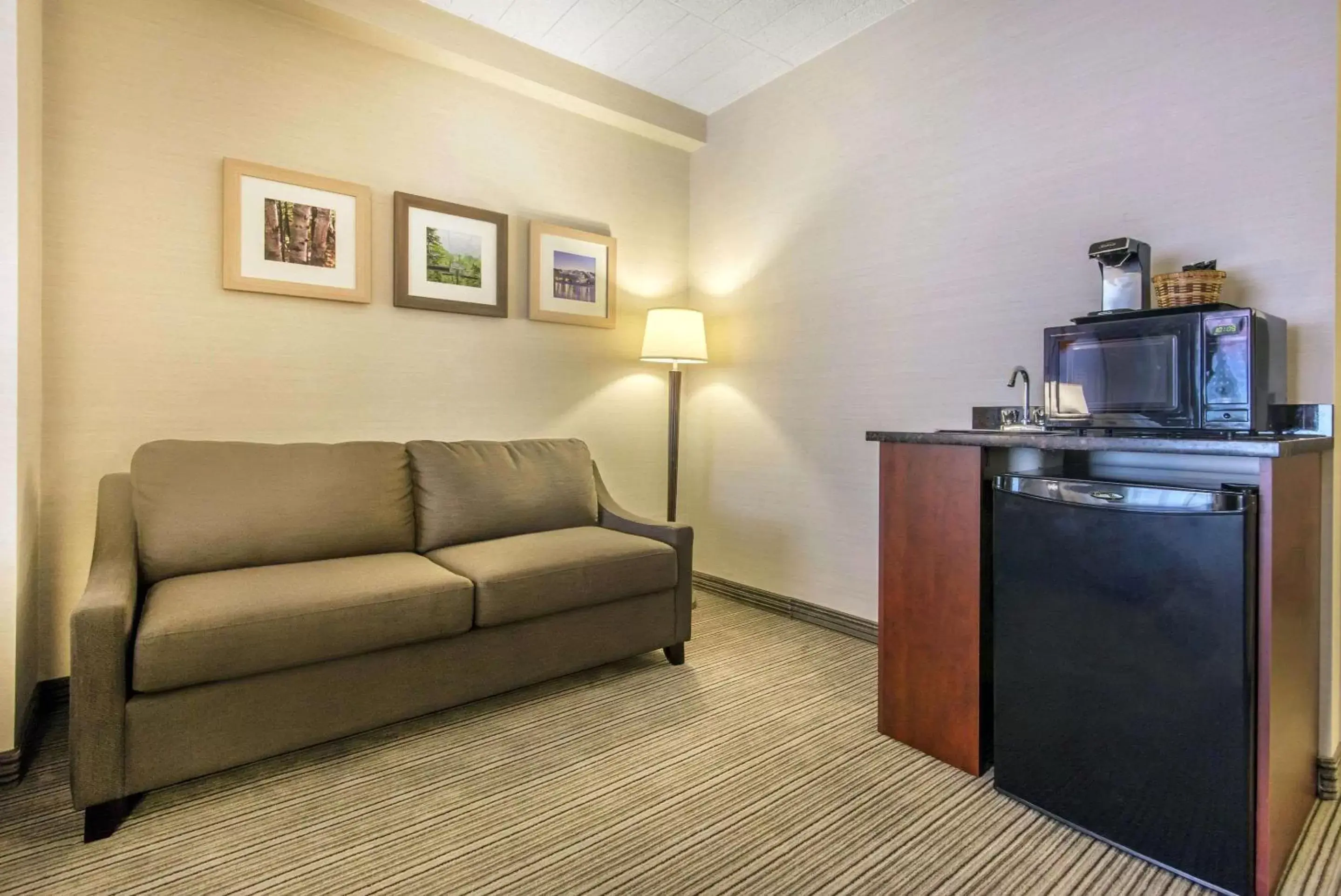 Photo of the whole room, Seating Area in Comfort Inn & Suites Collingwood