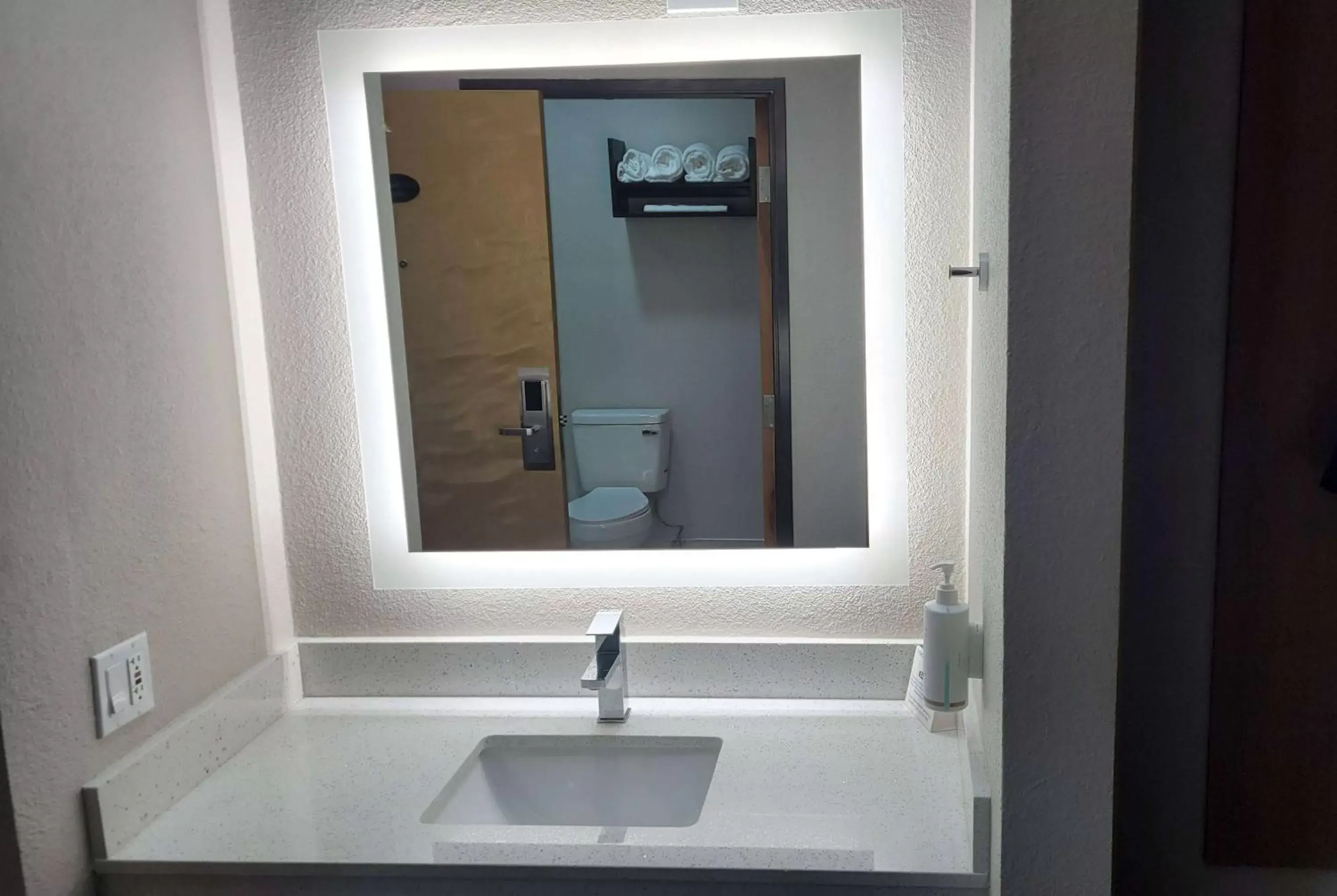 TV and multimedia, Bathroom in Days Inn by Wyndham Childress