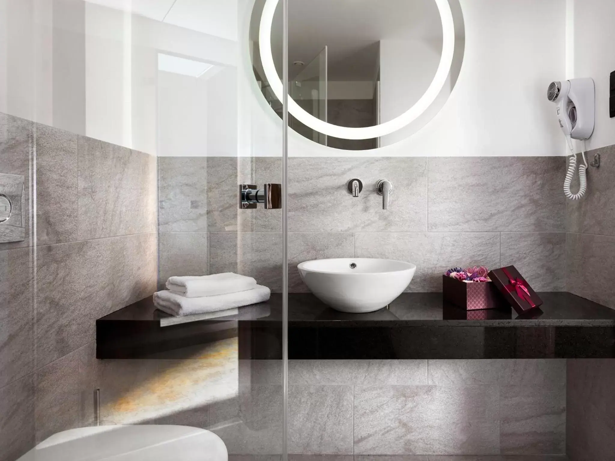 Shower, Bathroom in Hotel Sadova