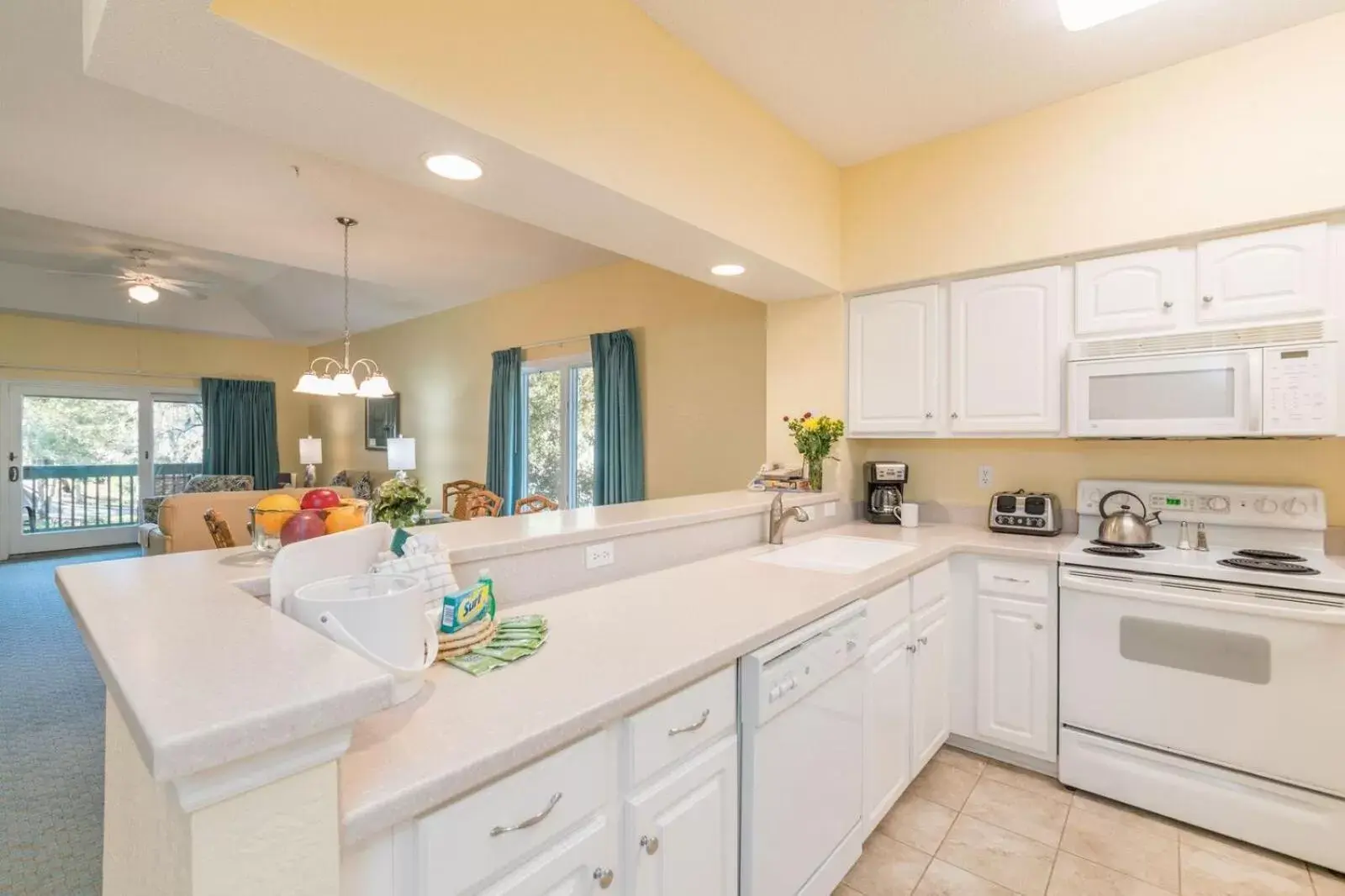 Kitchen or kitchenette, Kitchen/Kitchenette in Coral Sands Resort by Palmera