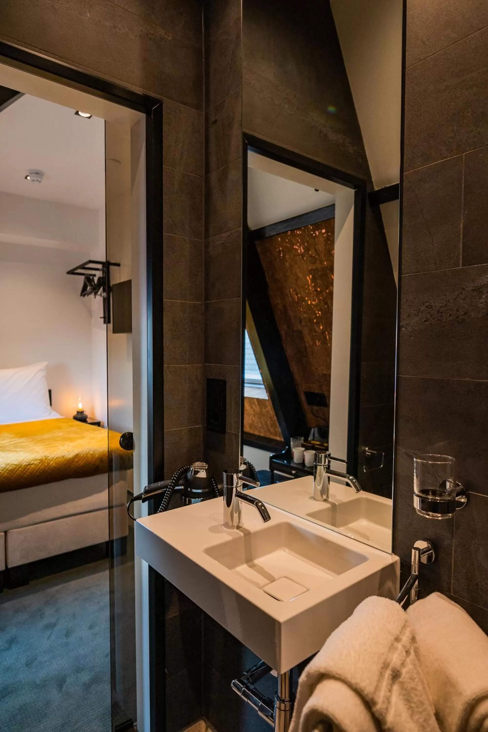 Bathroom, Bed in Sotel Amsterdam Central Station